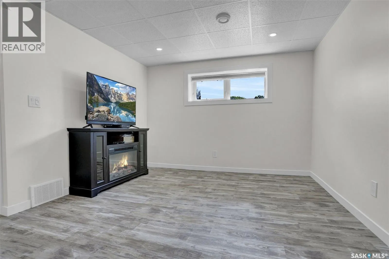 586 Rink AVENUE