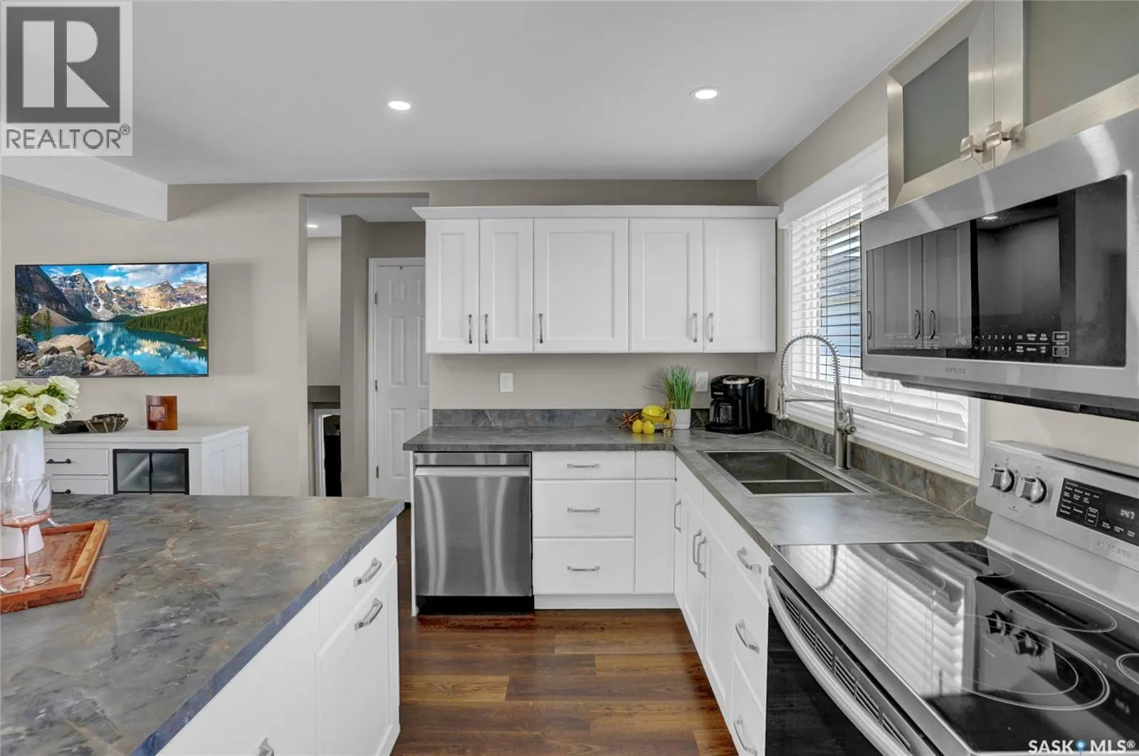 1311 Athabasca STREET W