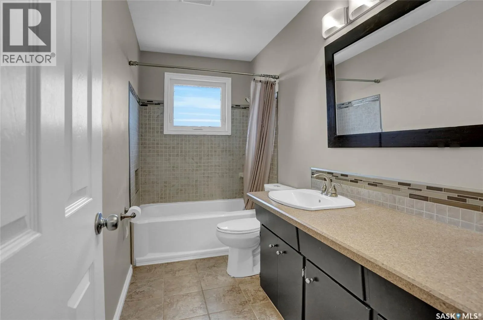 1311 Athabasca STREET W