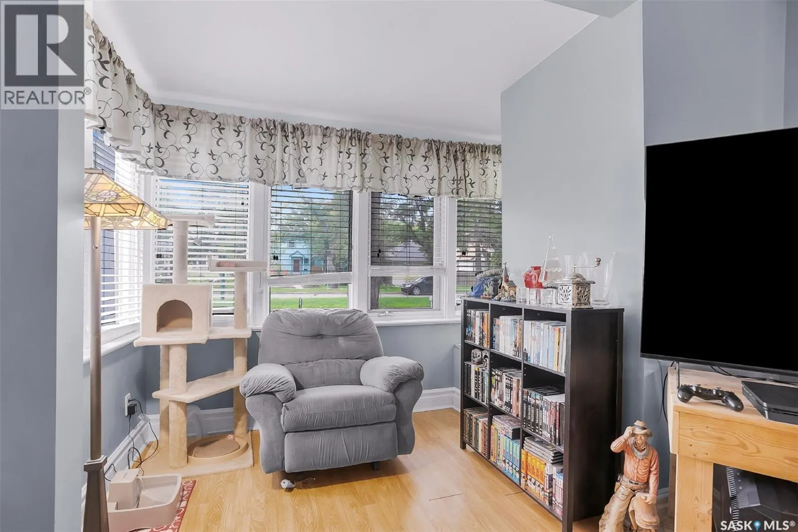 706 32nd STREET W