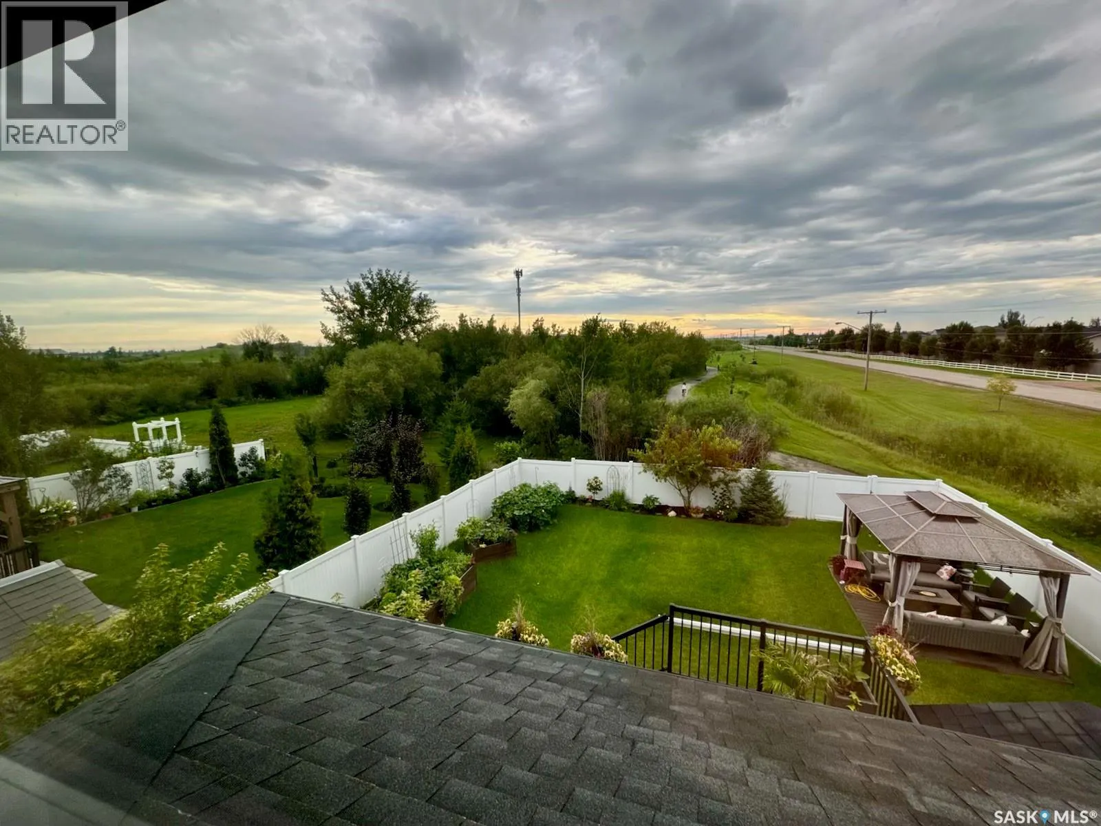 230 Kinsmen CRESCENT