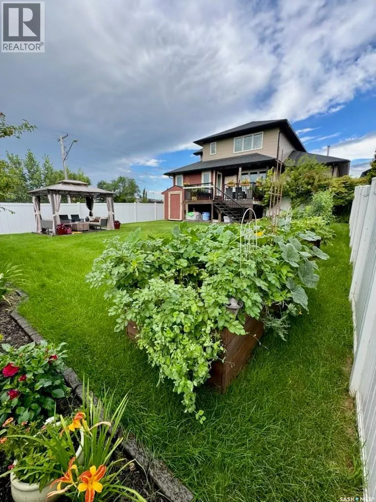 230 Kinsmen CRESCENT