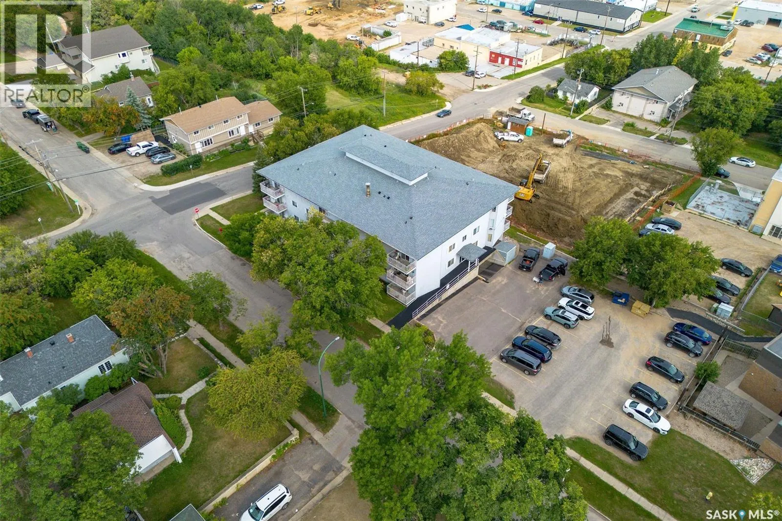 306 66 19th STREET W