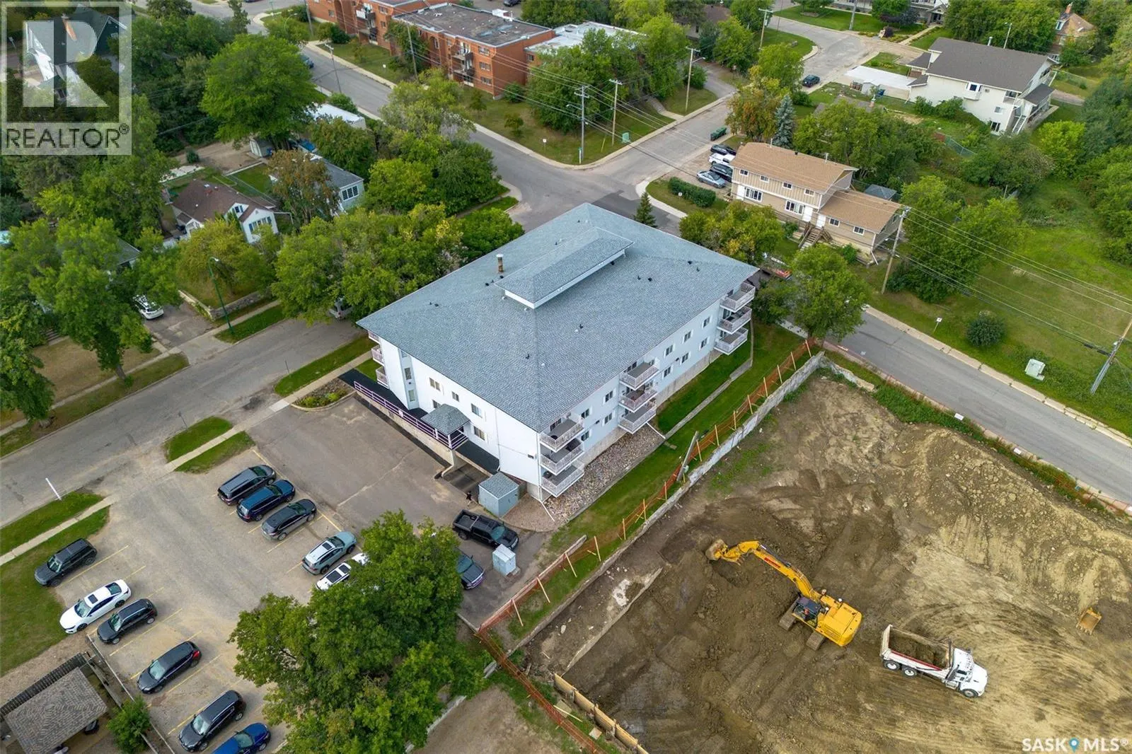 306 66 19th STREET W
