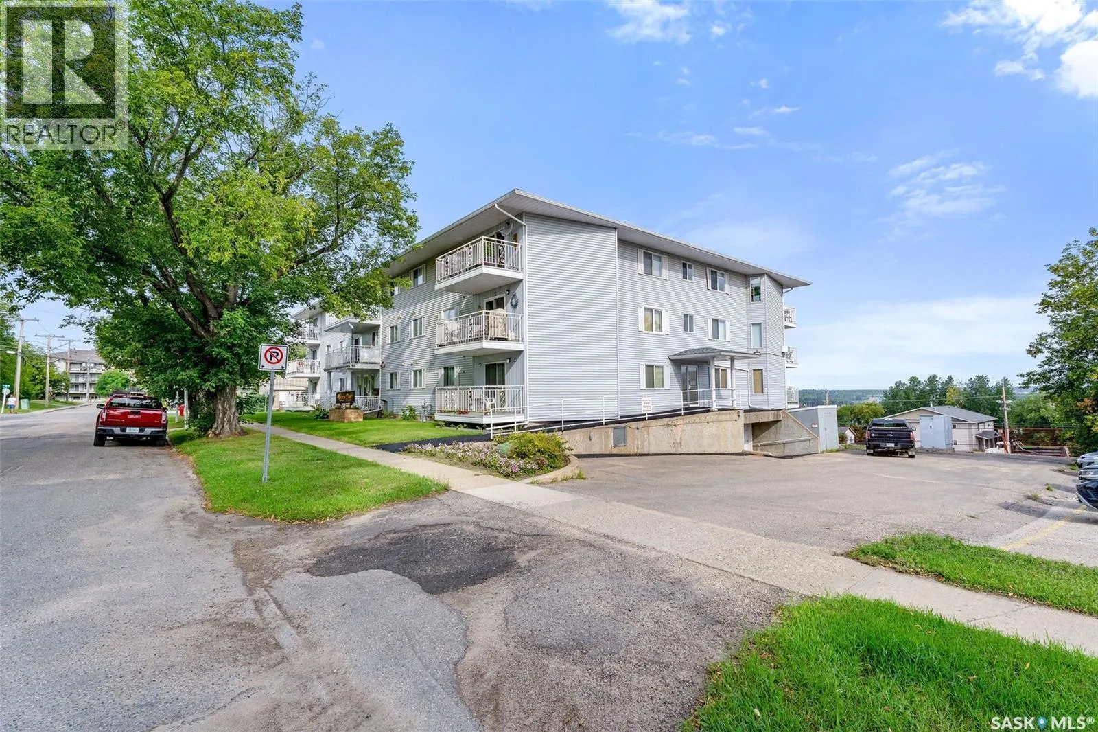 306 66 19th STREET W