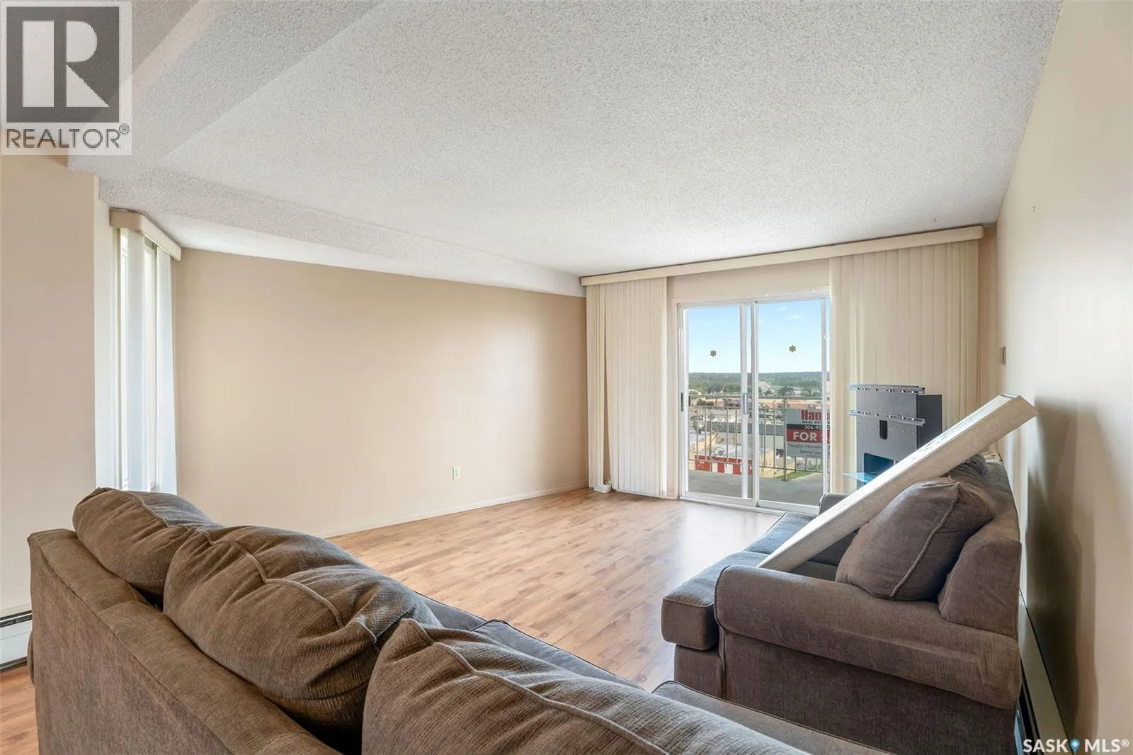 306 66 19th STREET W