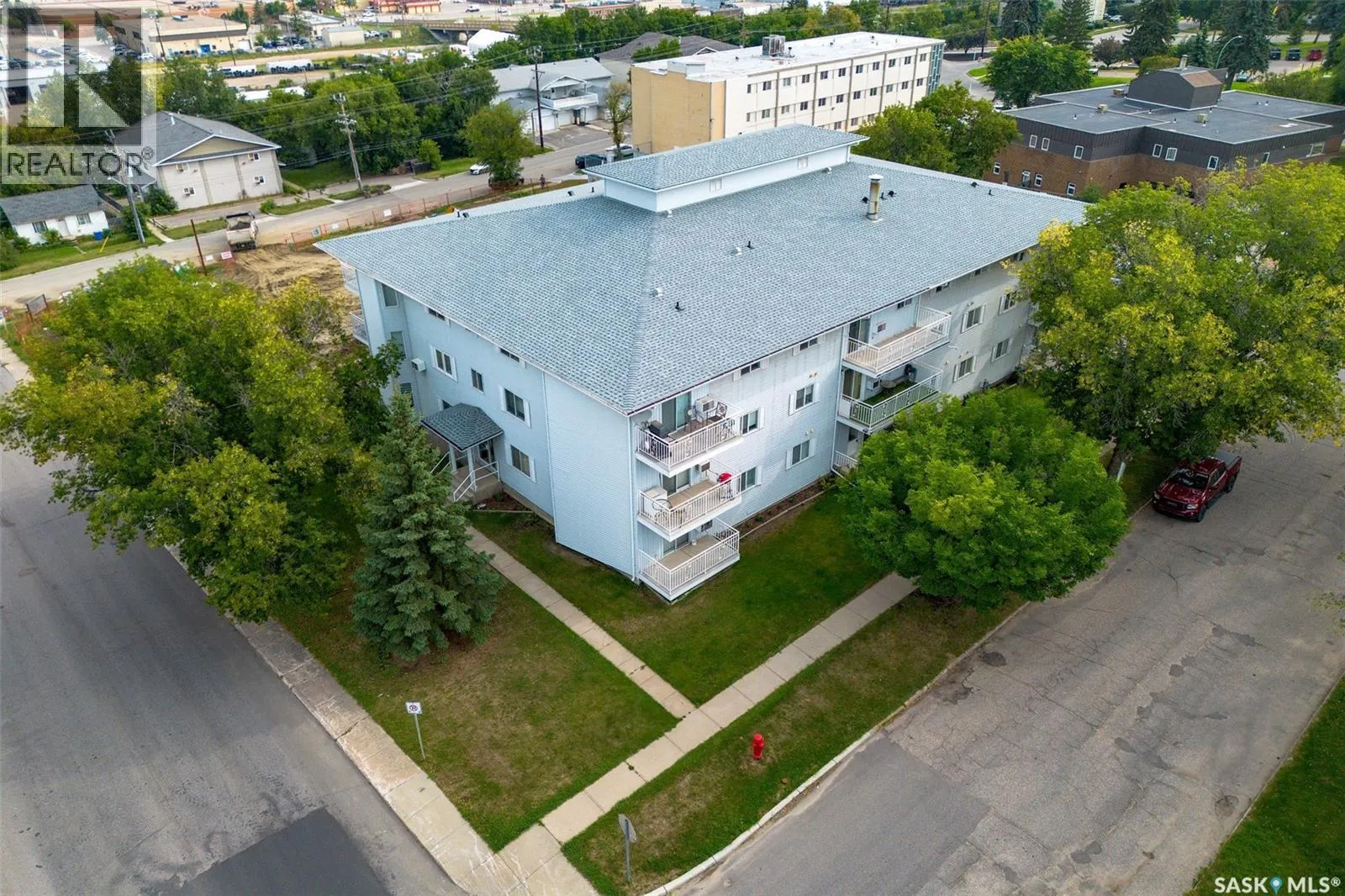 306 66 19th STREET W