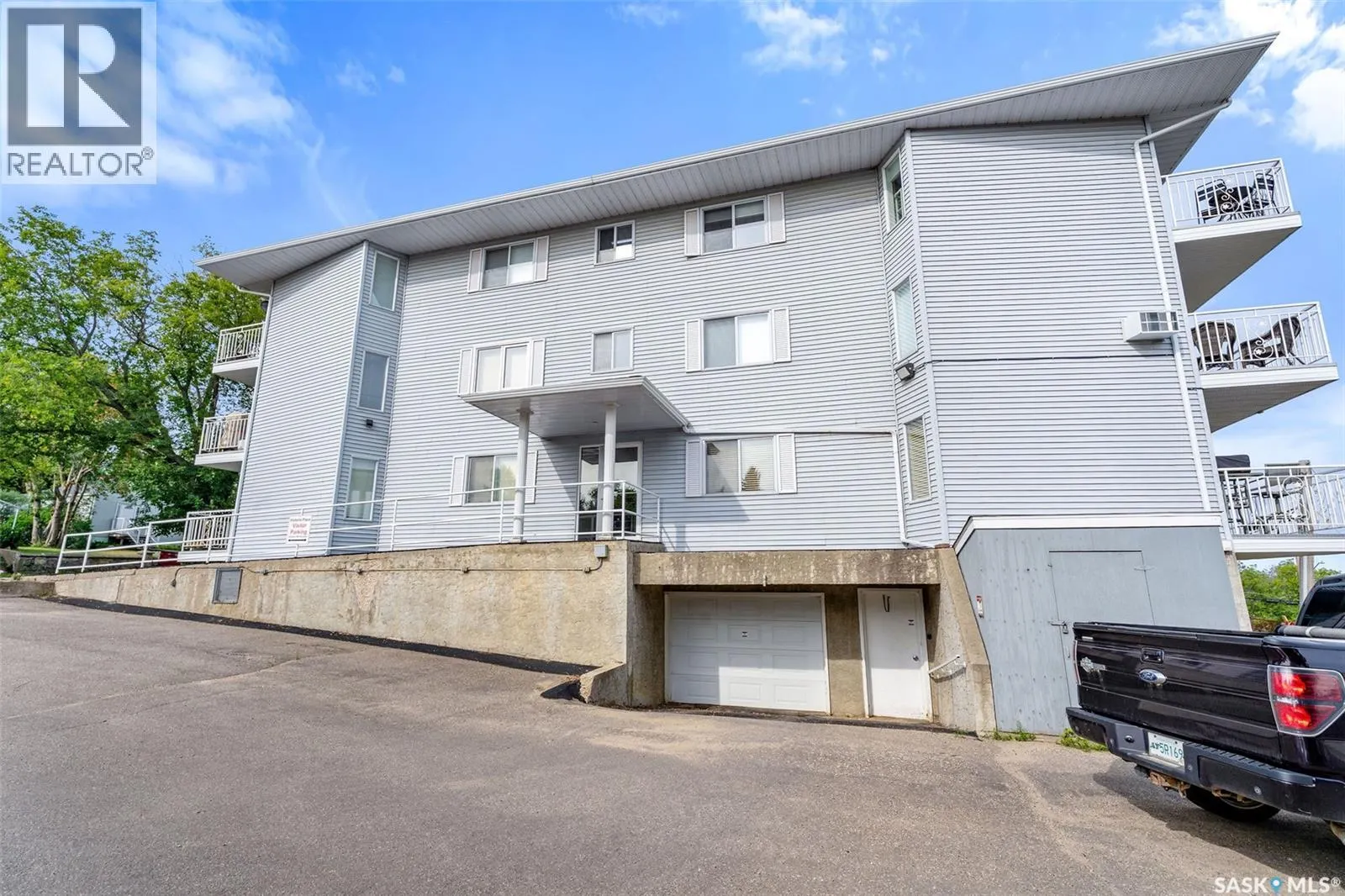 306 66 19th STREET W