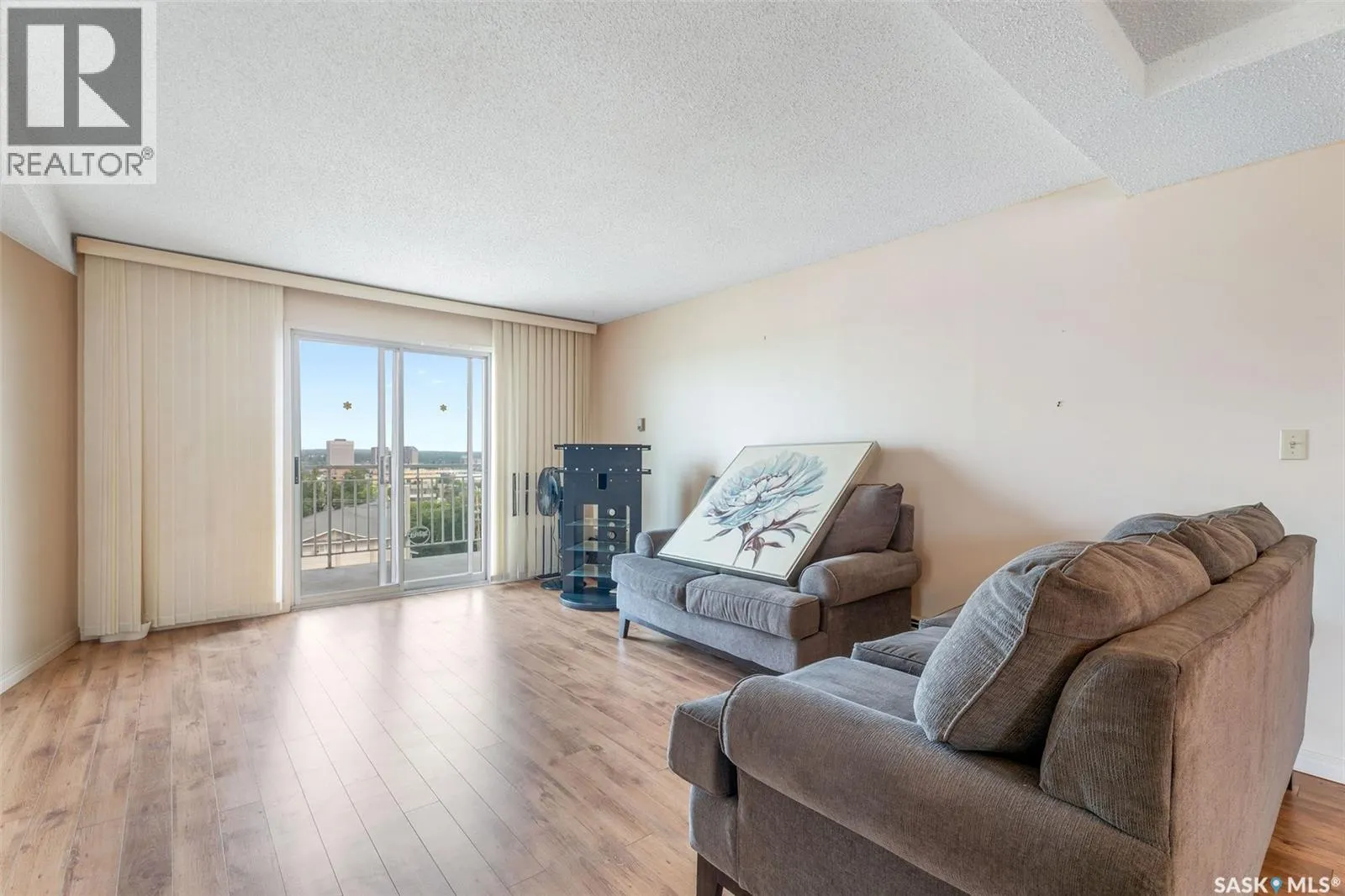 306 66 19th STREET W