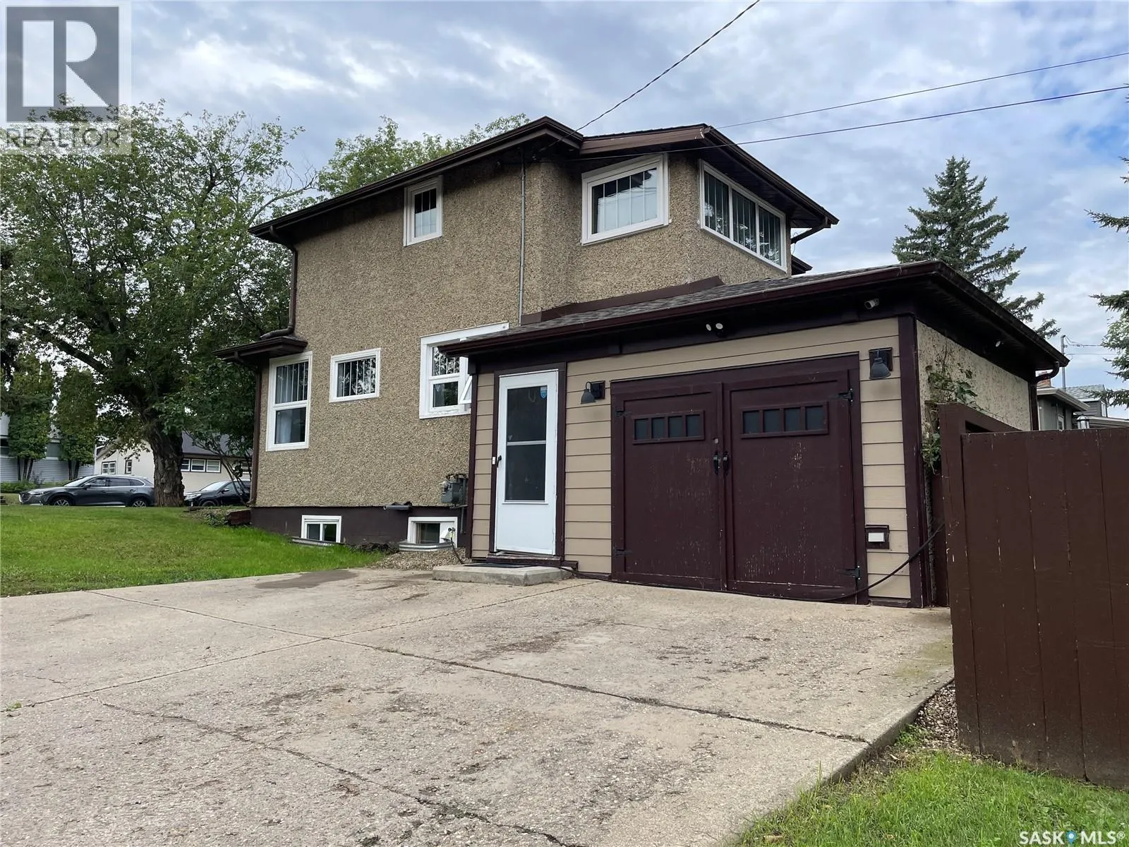400 21st STREET W