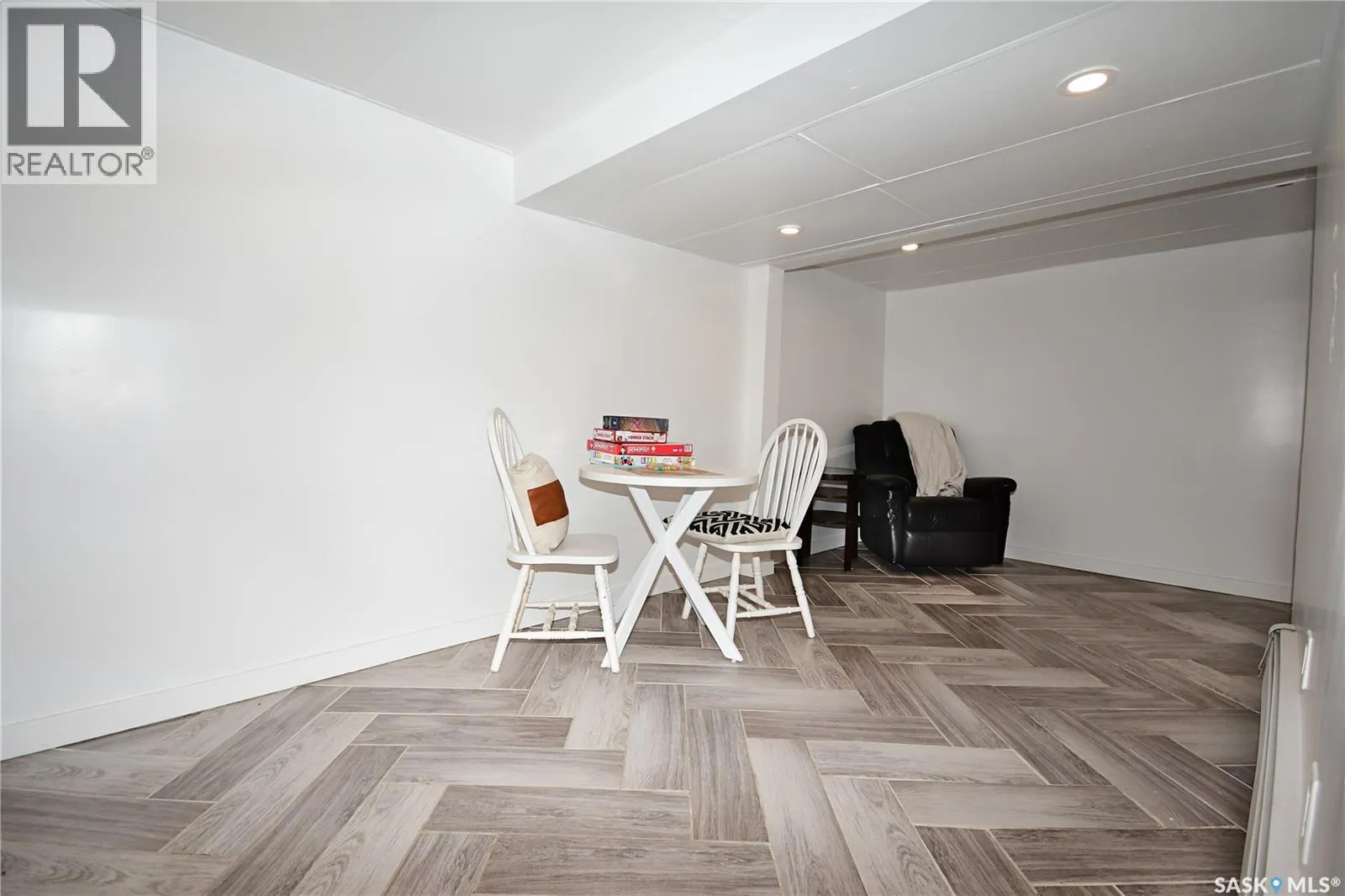 400 21st STREET W