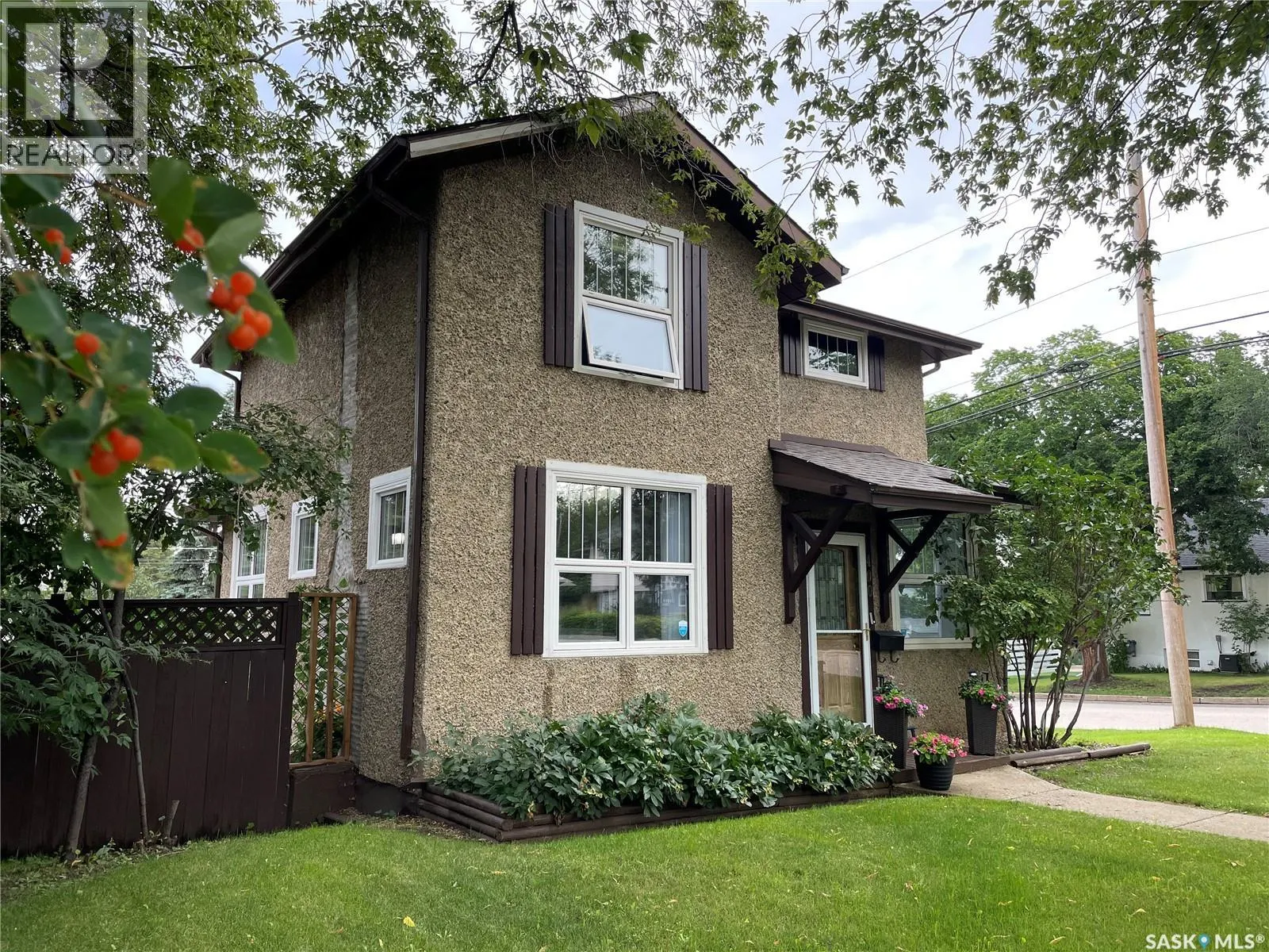 400 21st STREET W