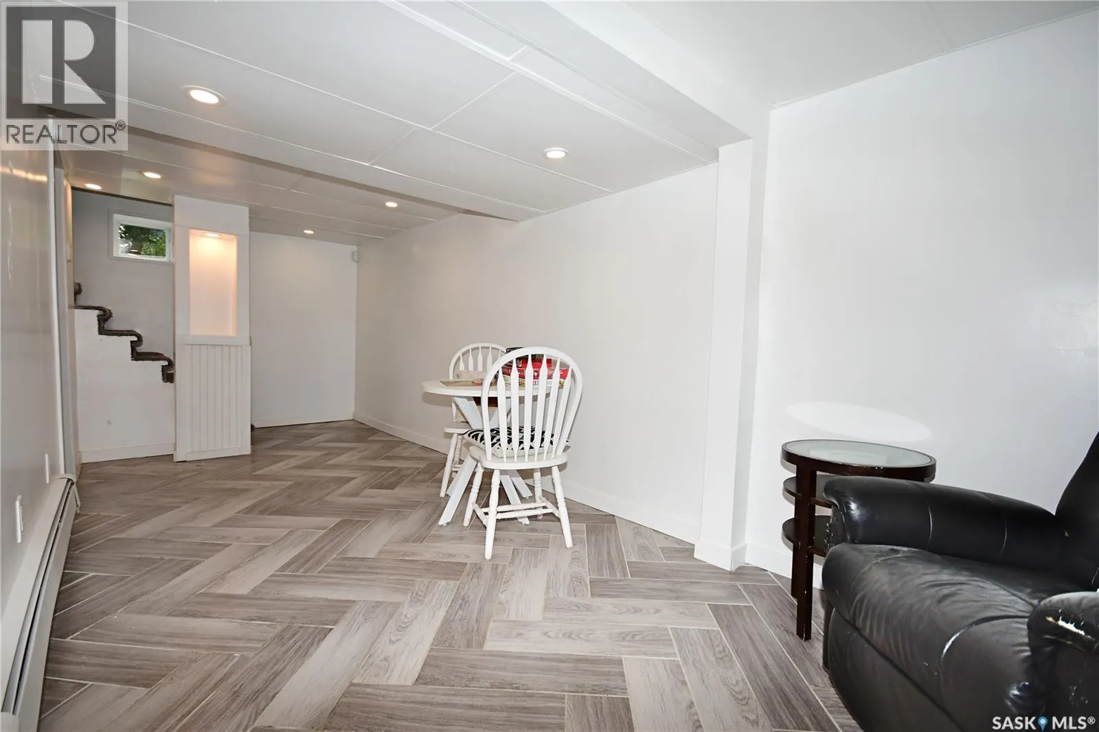 400 21st STREET W