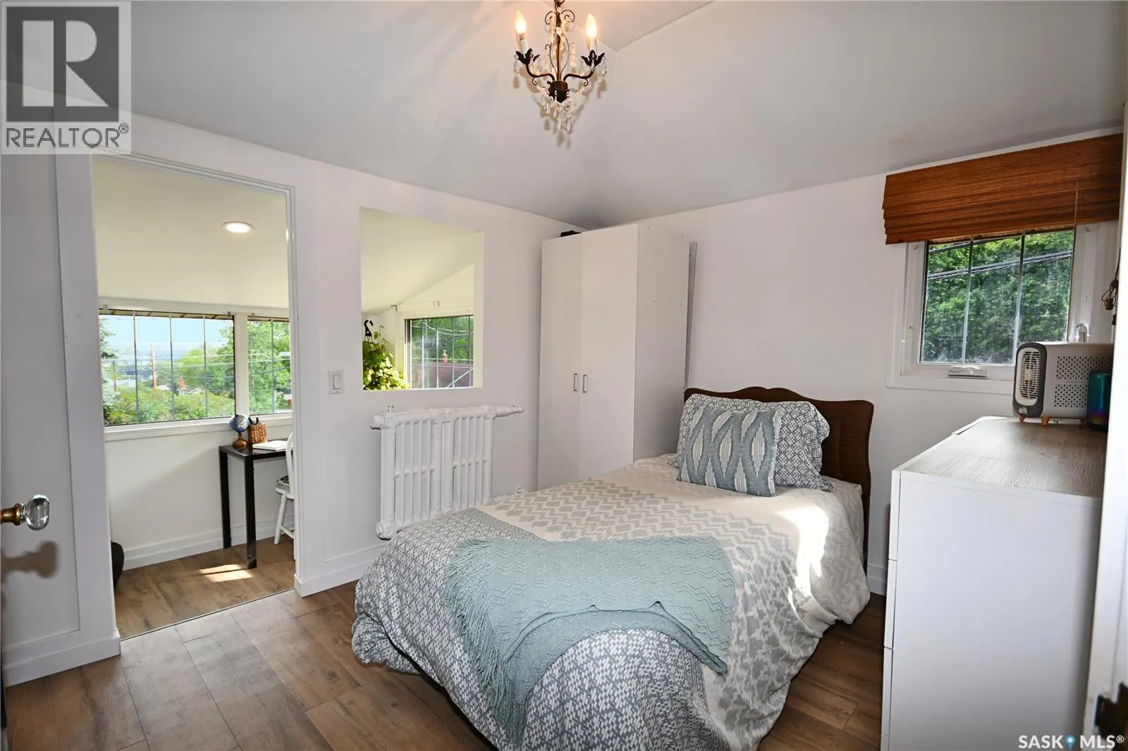 400 21st STREET W