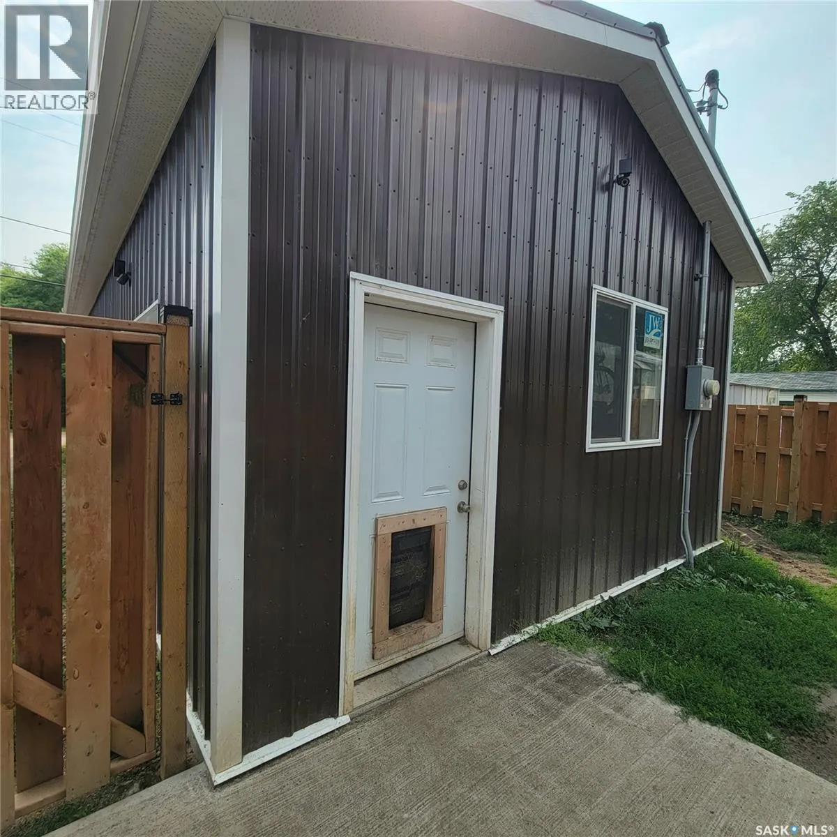 513 Highway AVENUE E