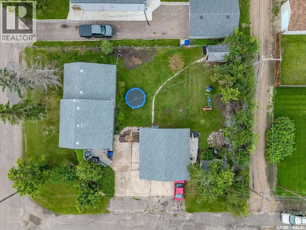 139 Railway AVENUE E