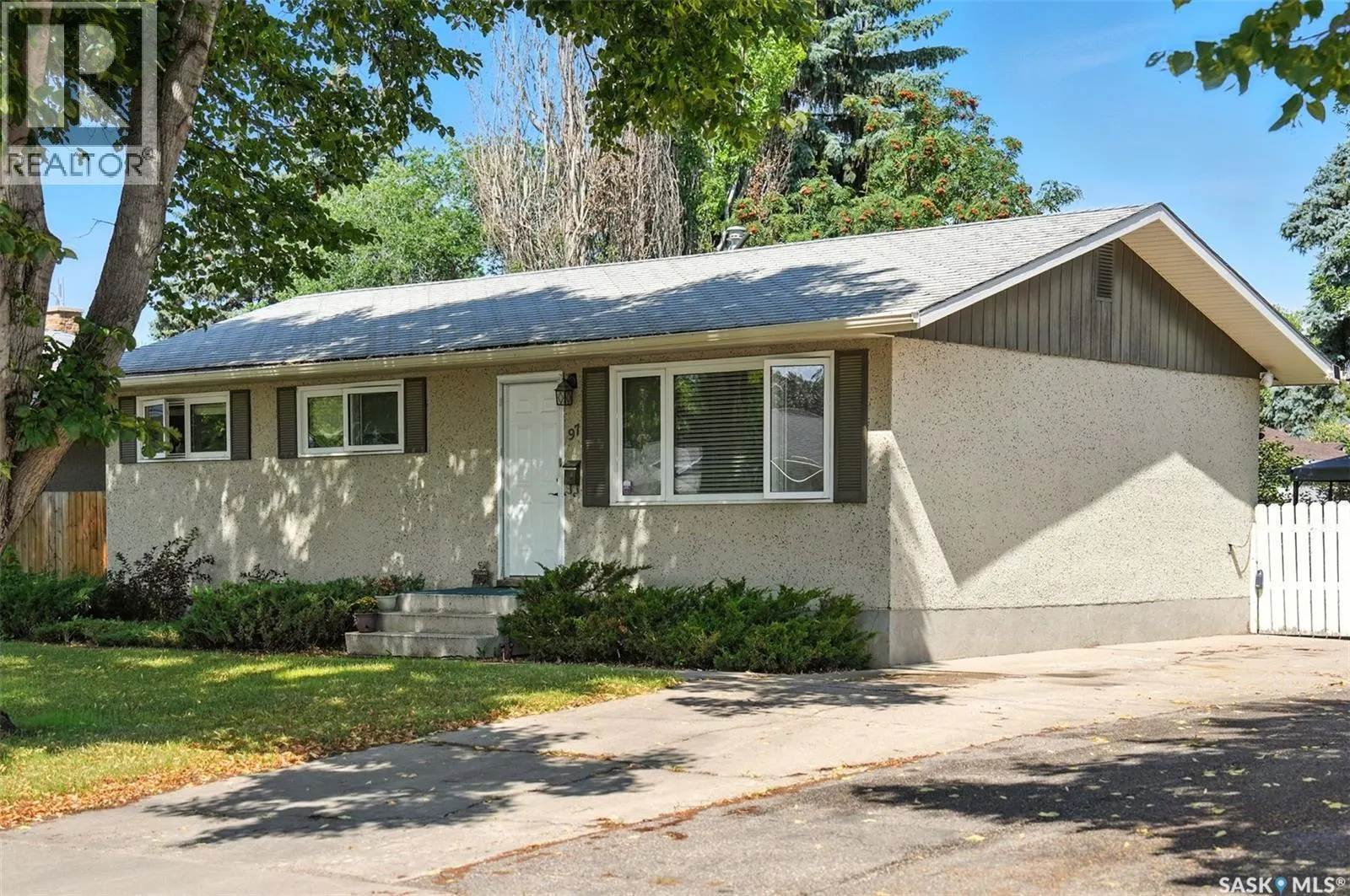 97 Maxwell CRESCENT