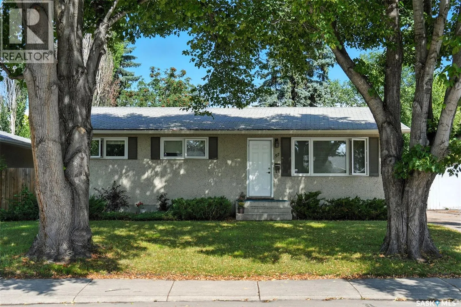97 Maxwell CRESCENT