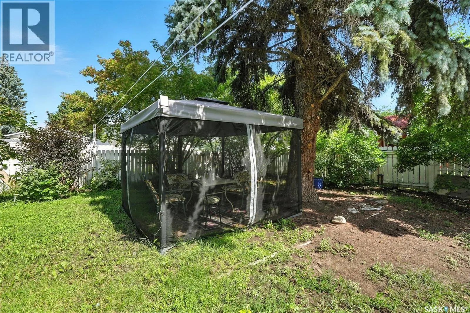 97 Maxwell CRESCENT