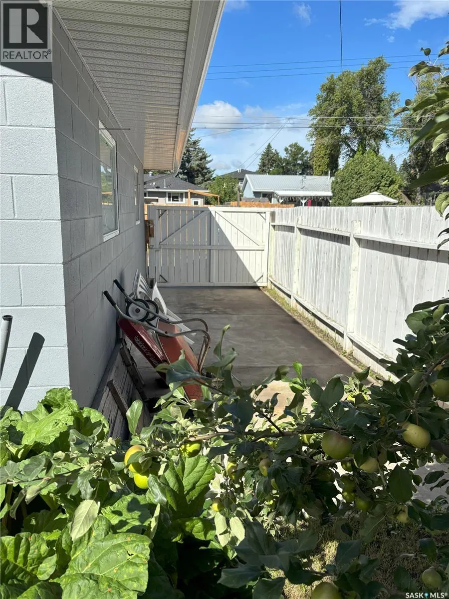 1626 GROSVENOR AVENUE