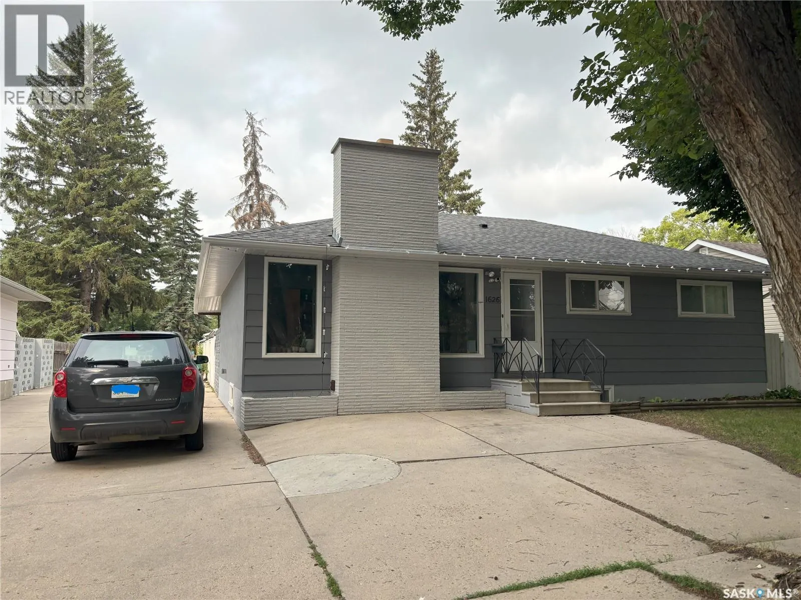 1626 GROSVENOR AVENUE