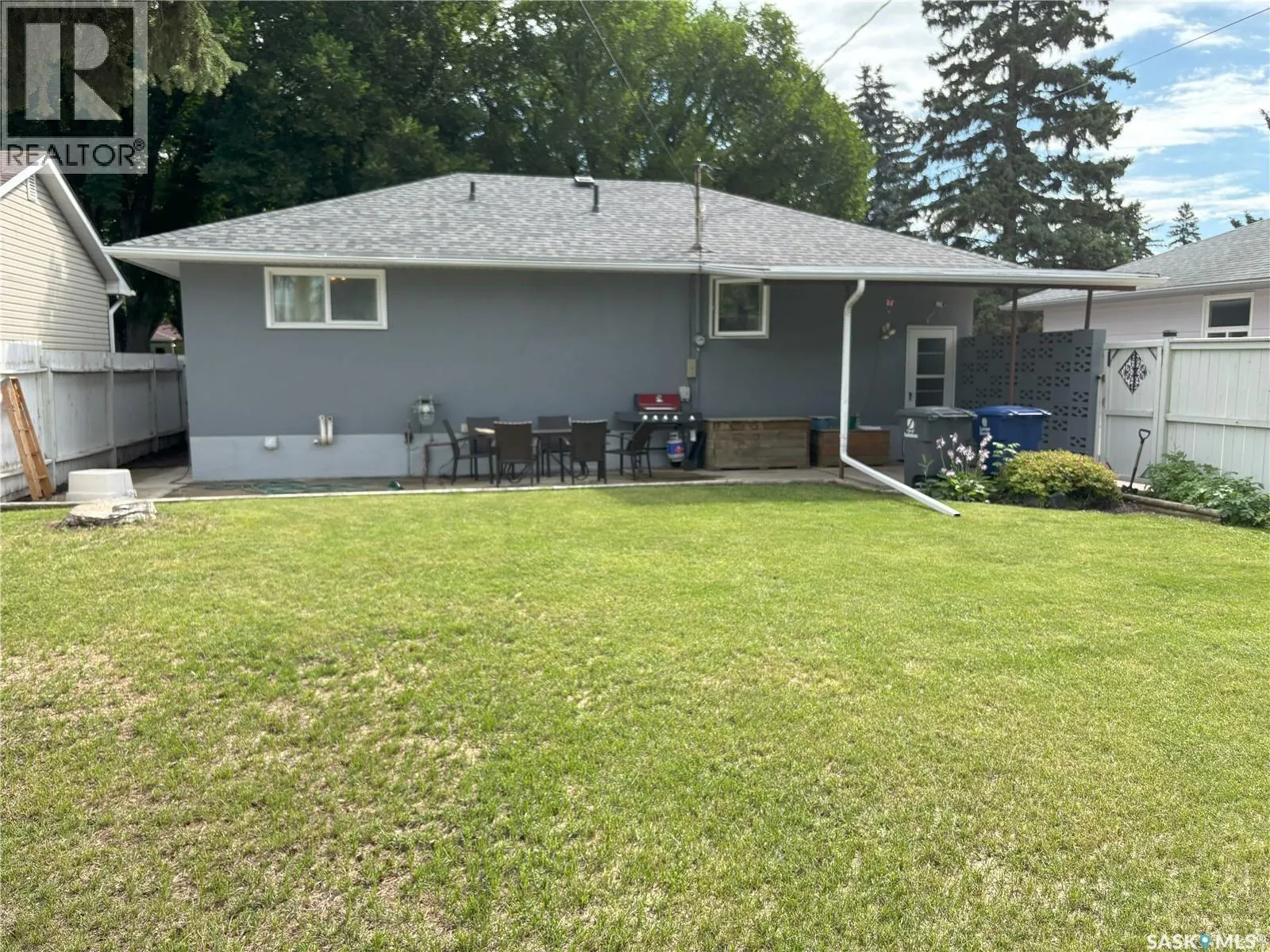 1626 GROSVENOR AVENUE