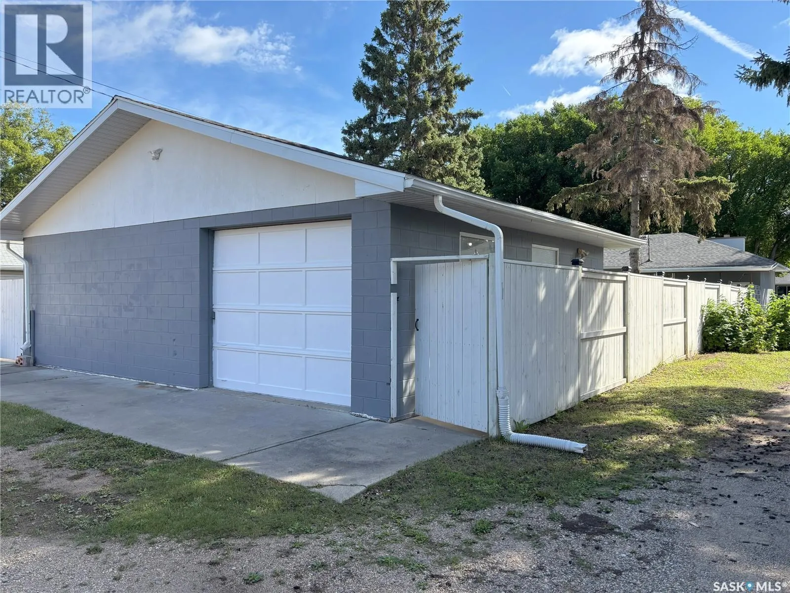 1626 GROSVENOR AVENUE