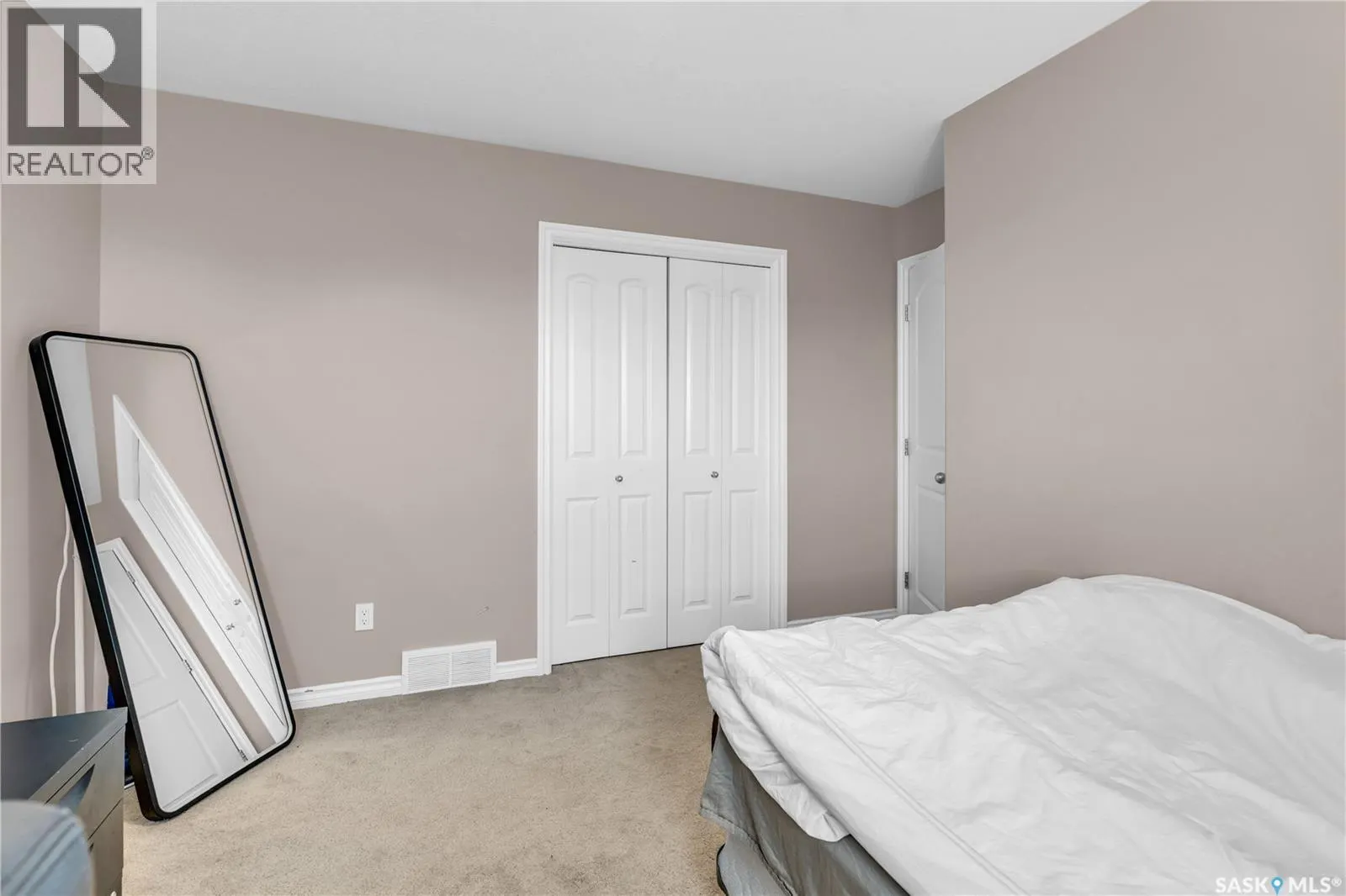 206 Whalley CRESCENT