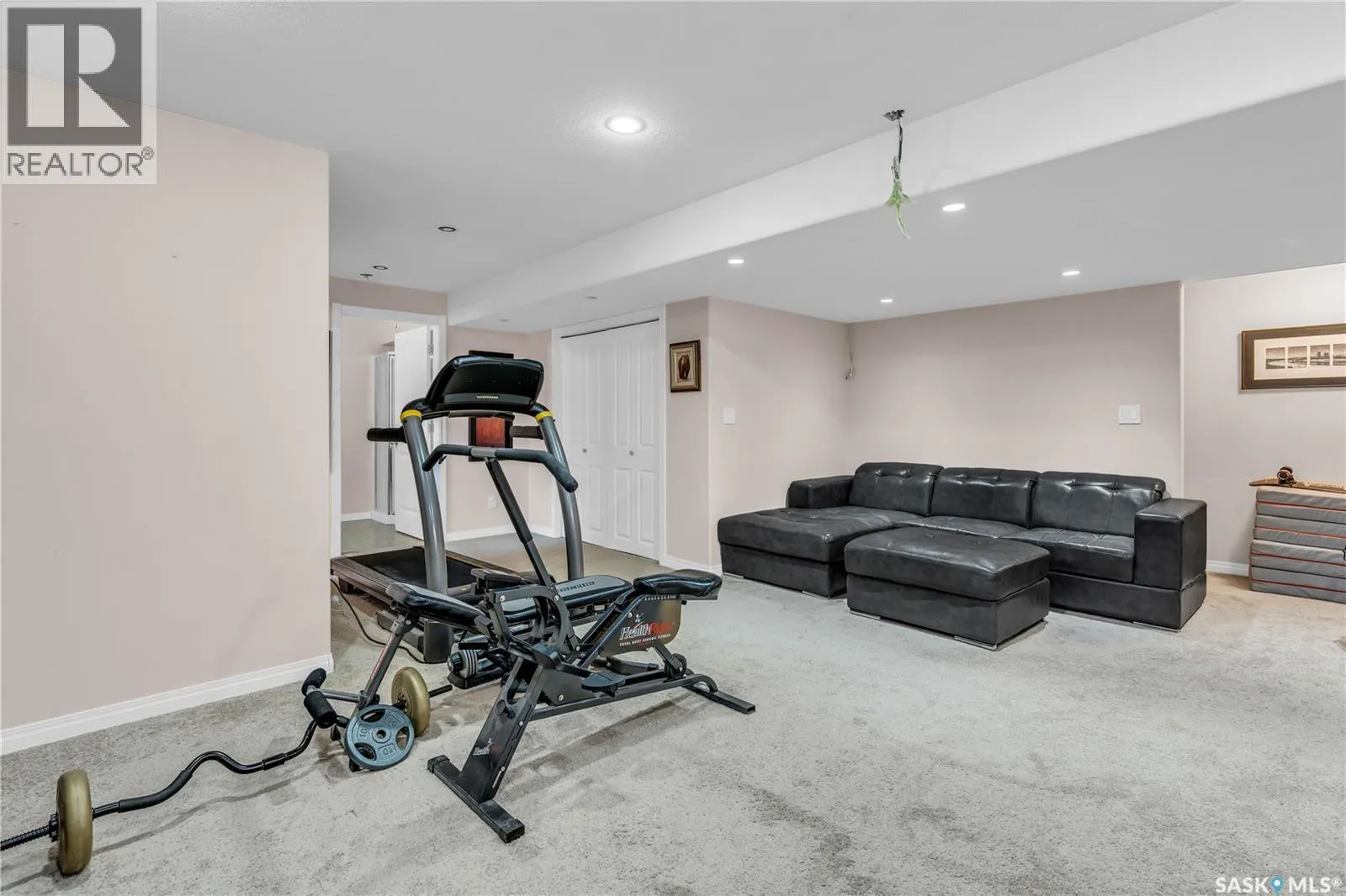 206 Whalley CRESCENT