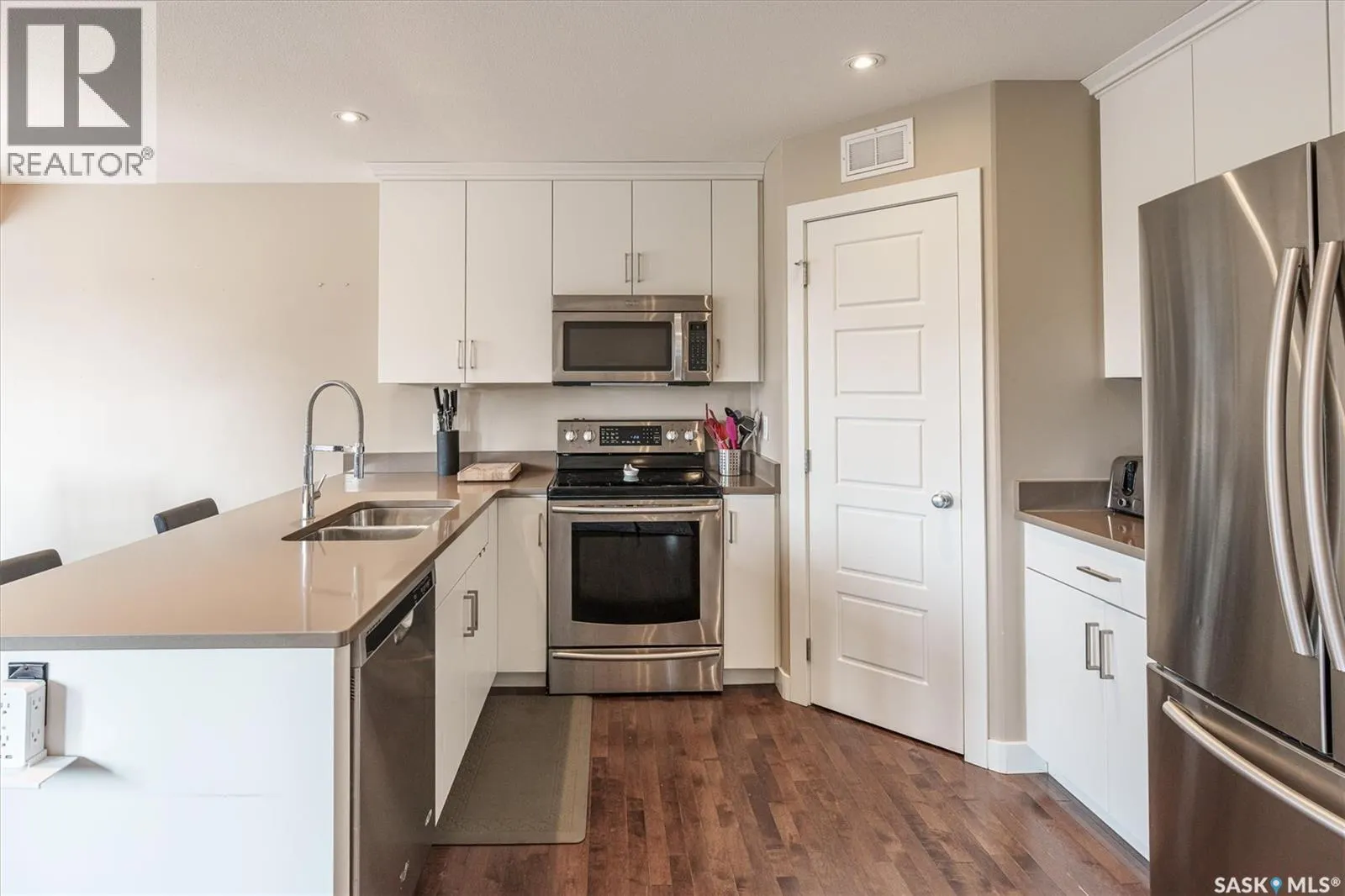 143 Childers CRESCENT