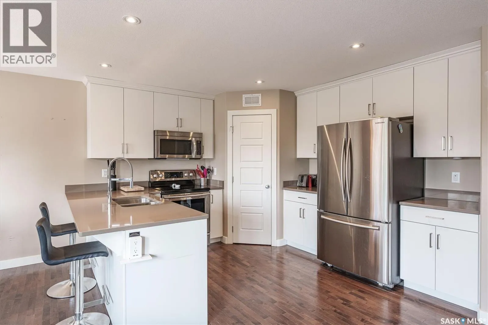 143 Childers CRESCENT