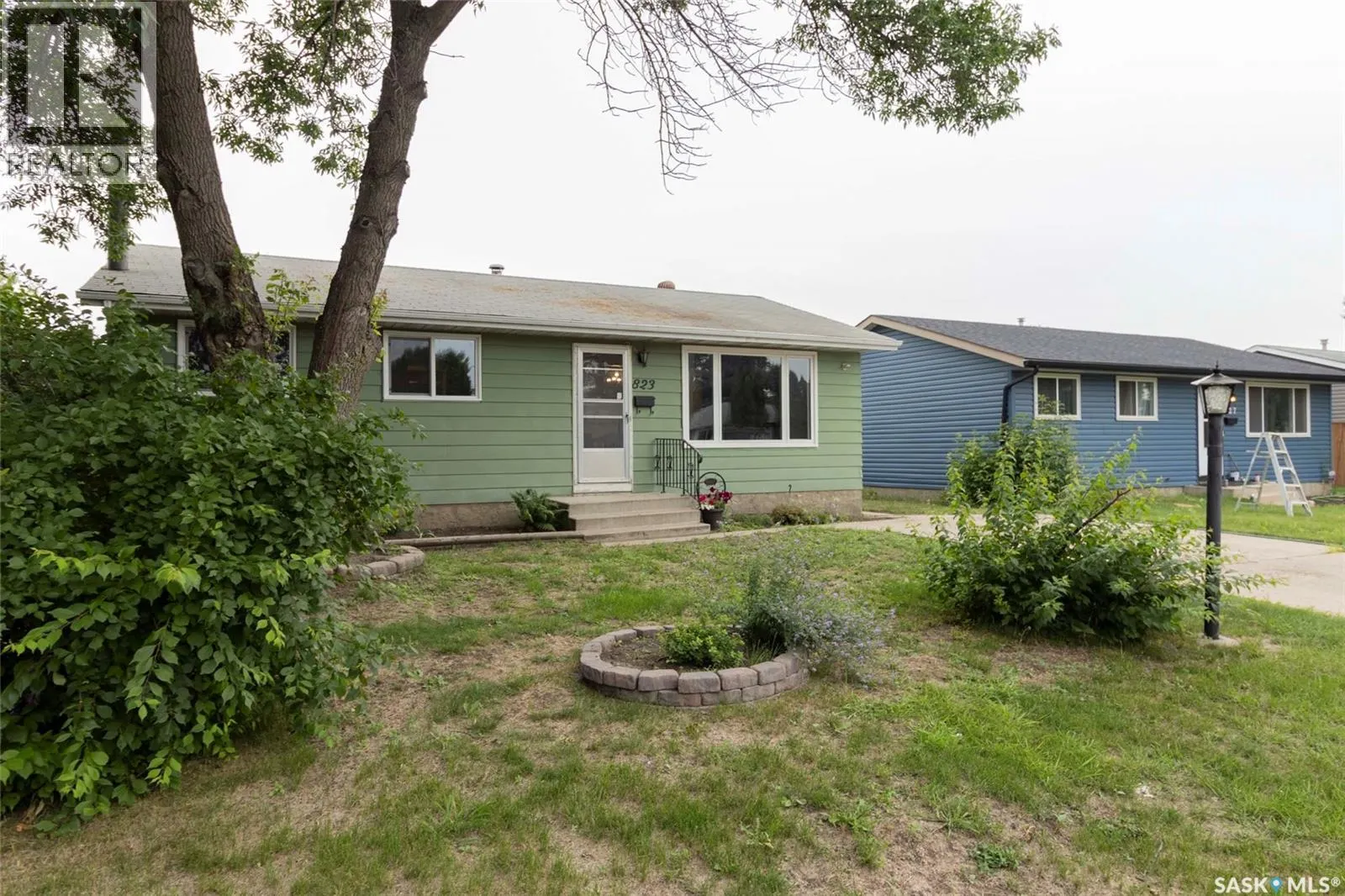 823 Steeves AVENUE