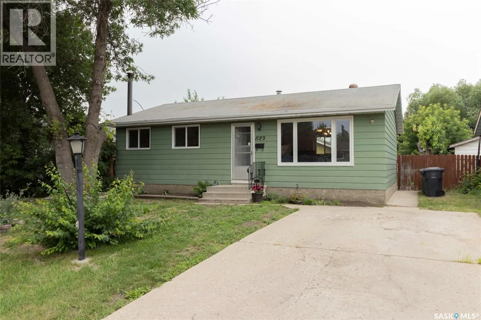 823 Steeves AVENUE