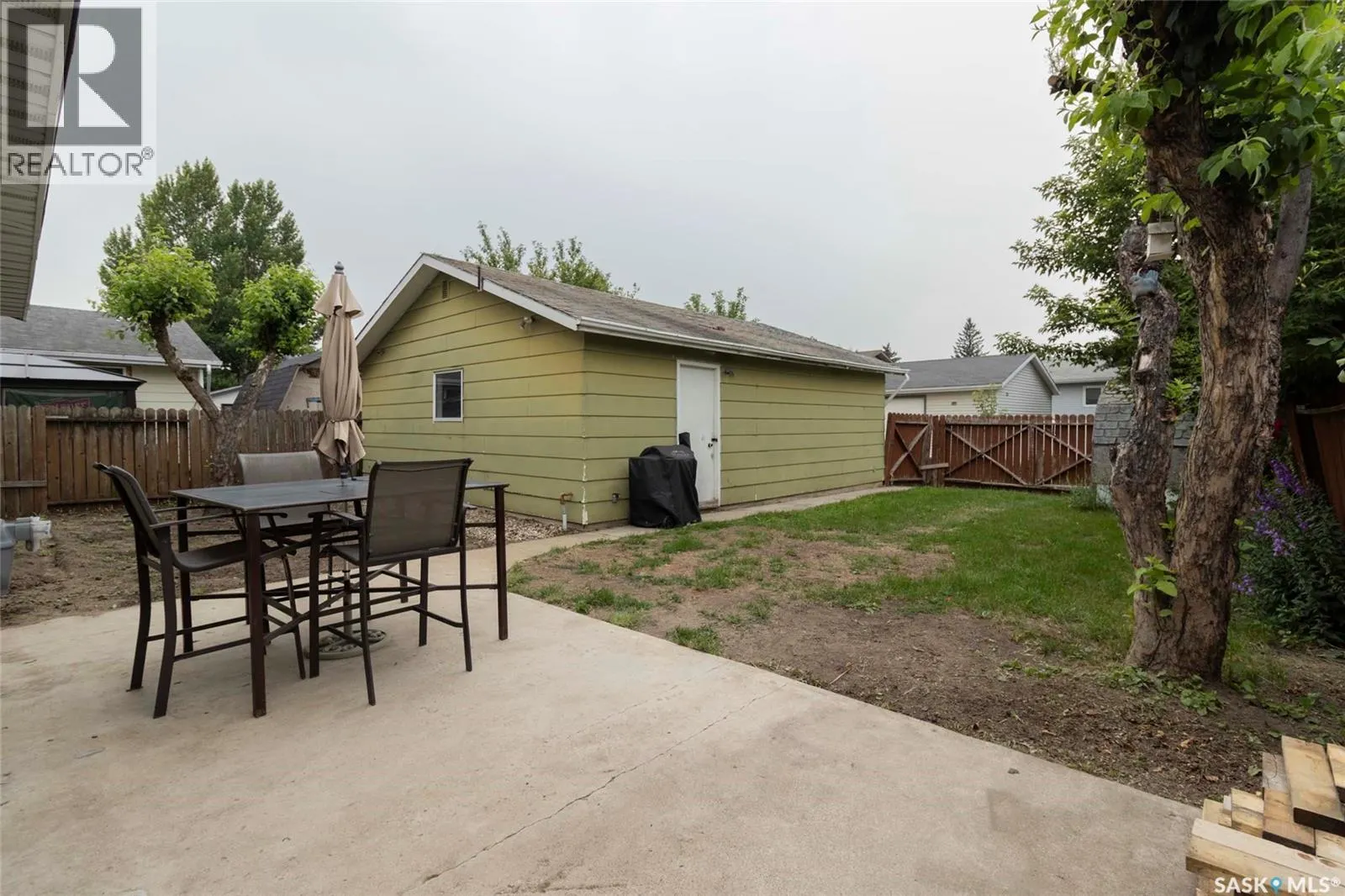 823 Steeves AVENUE