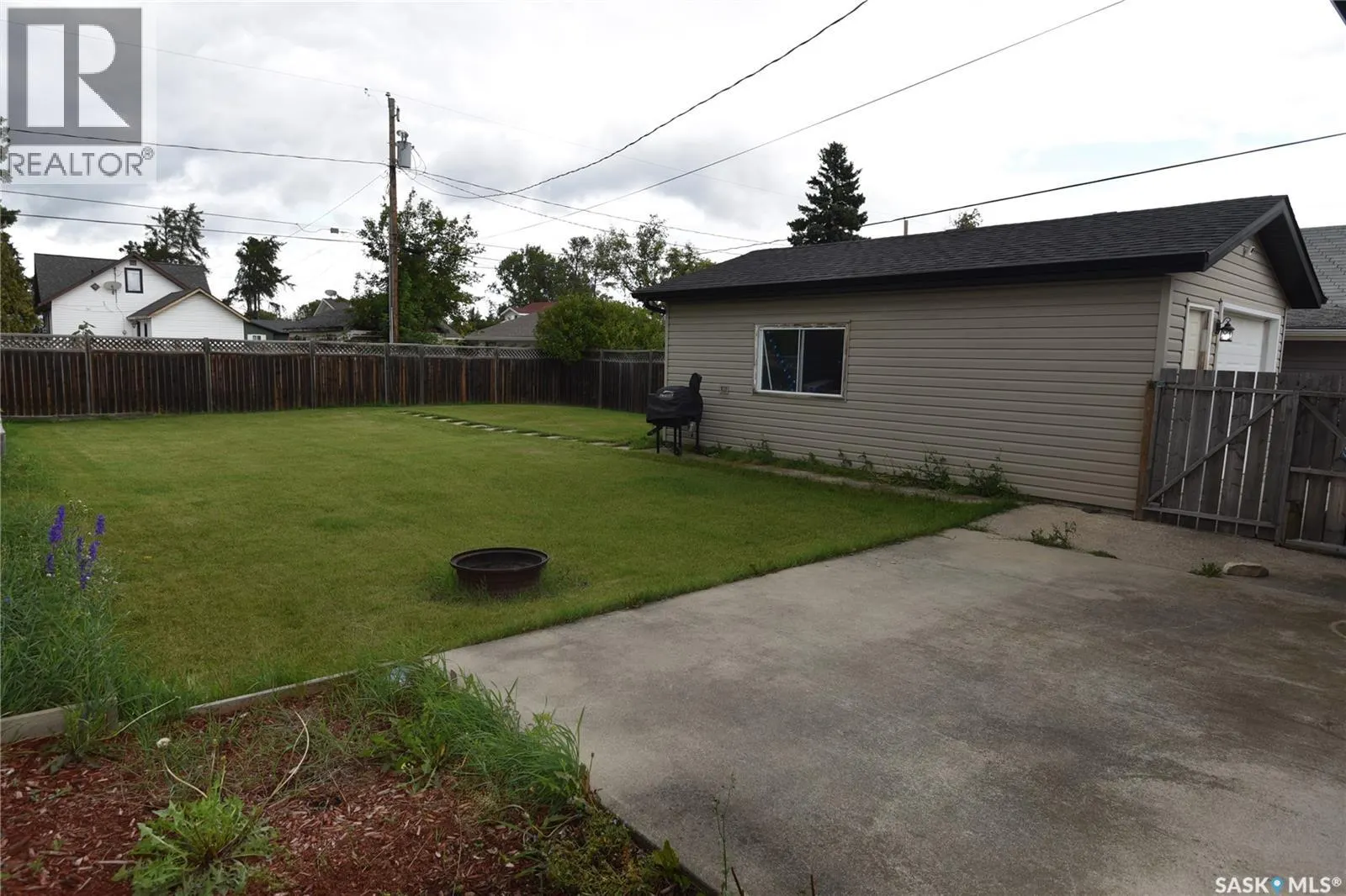 415 8th AVENUE W