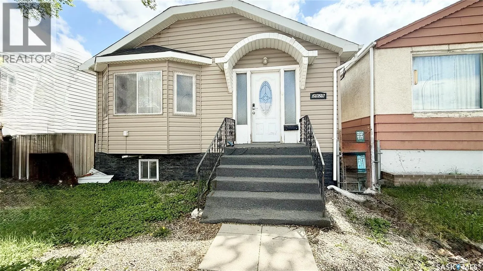 2929 DEWDNEY AVENUE