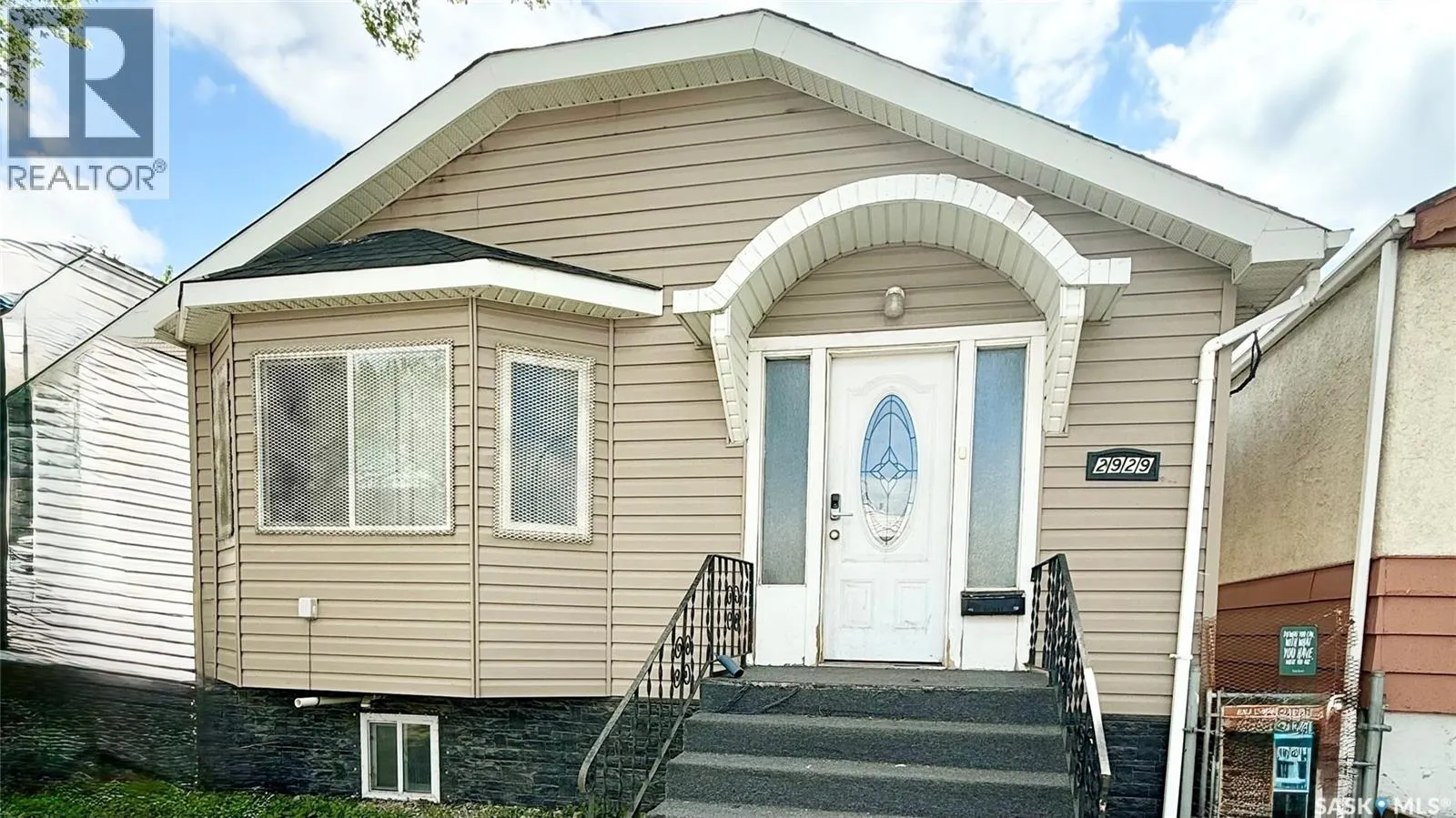 2929 DEWDNEY AVENUE