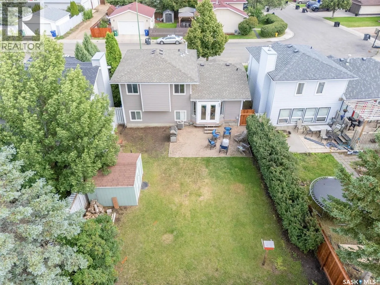 215 Carter CRESCENT