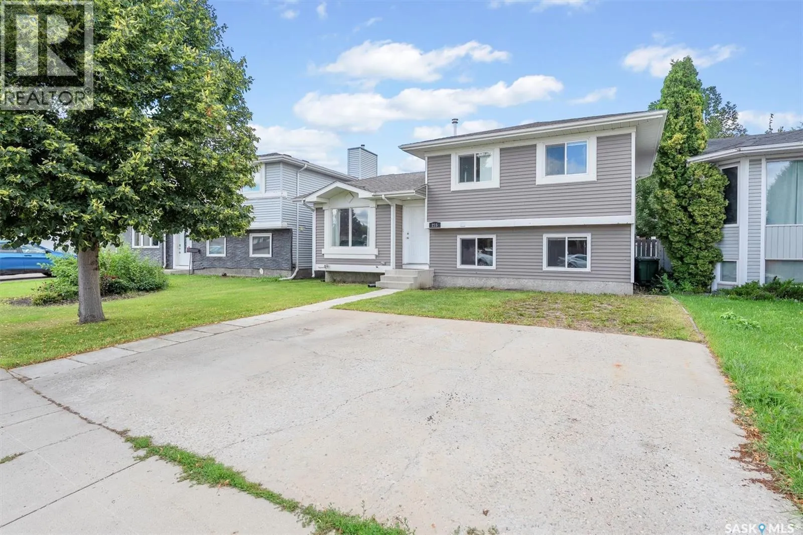215 Carter CRESCENT