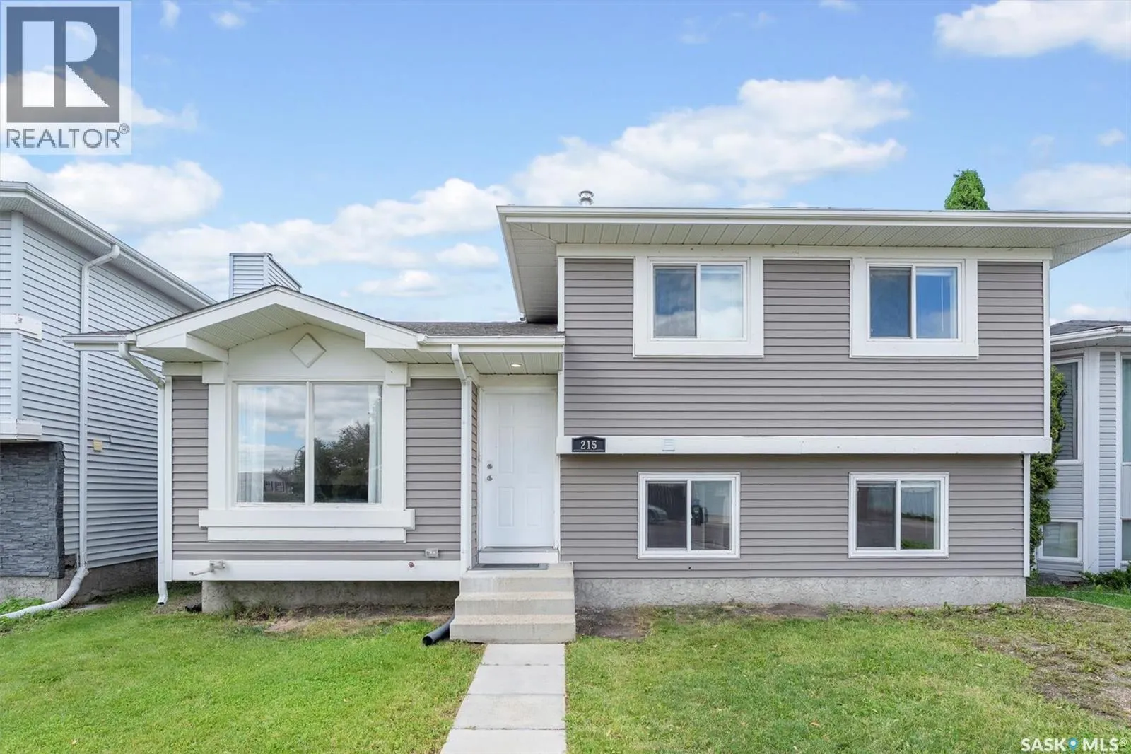 215 Carter CRESCENT