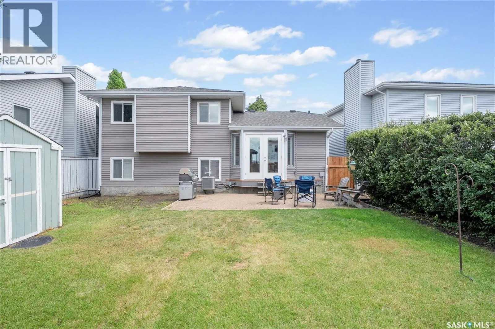 215 Carter CRESCENT