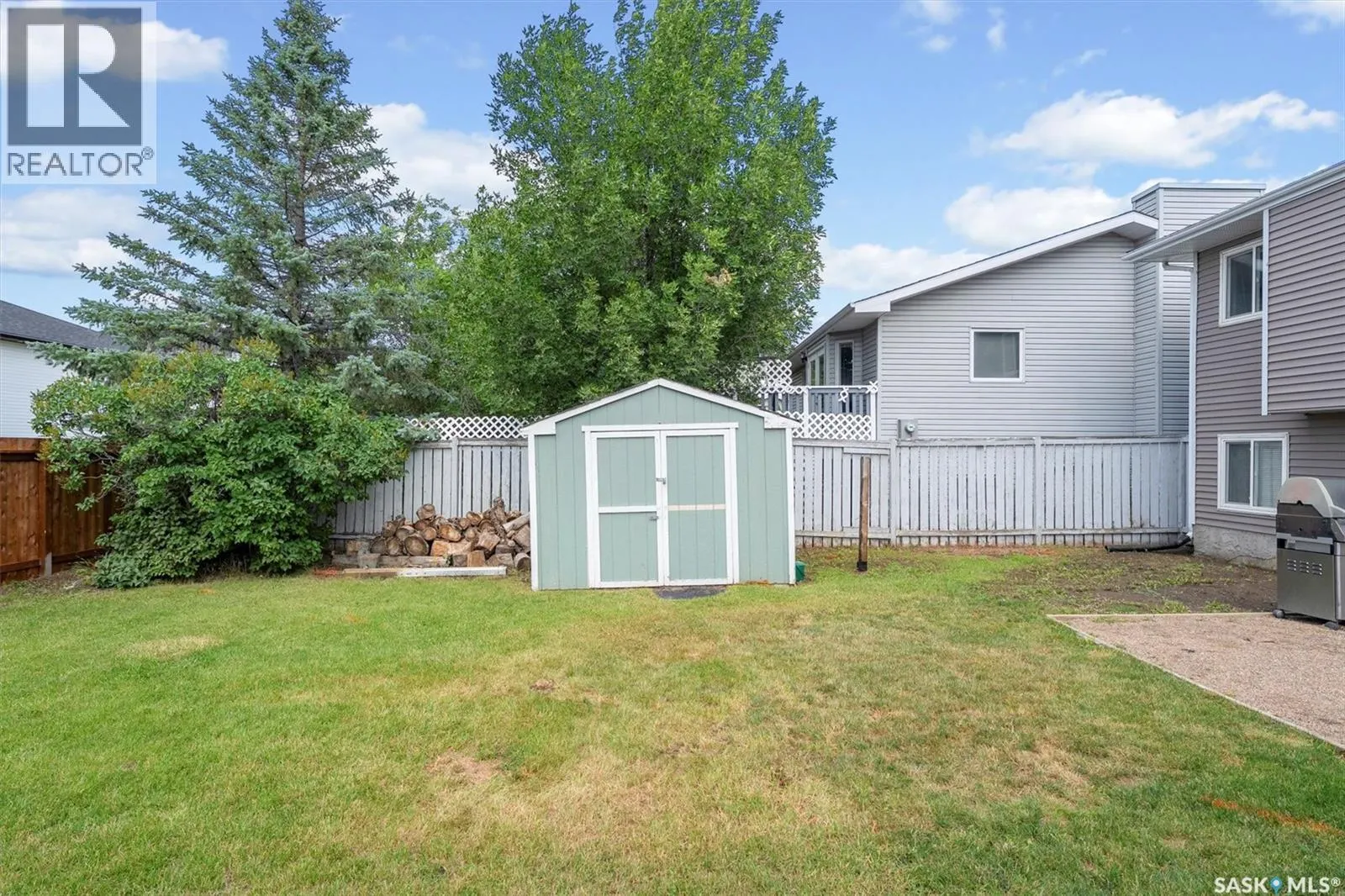 215 Carter CRESCENT