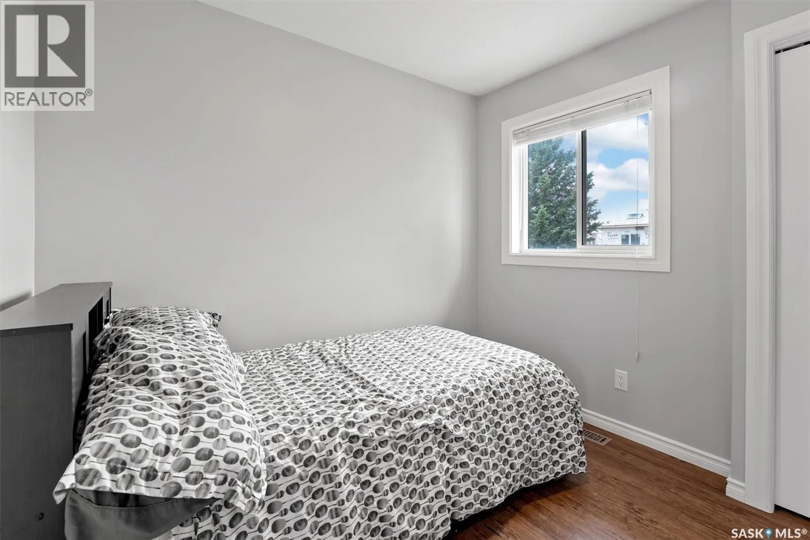 215 Carter CRESCENT