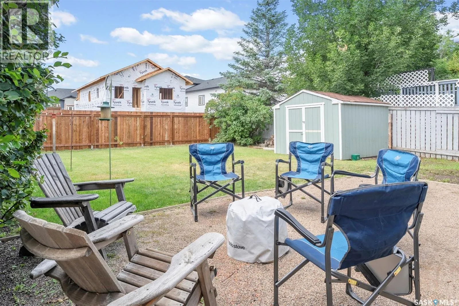 215 Carter CRESCENT