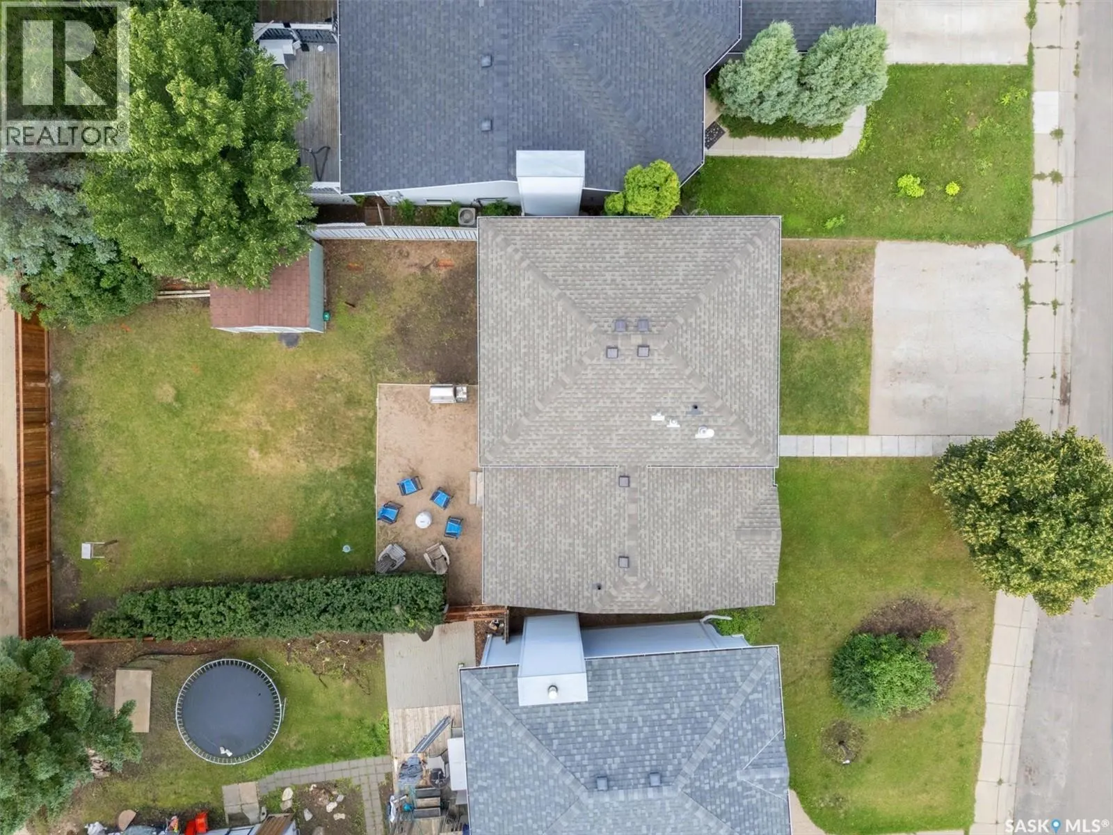 215 Carter CRESCENT