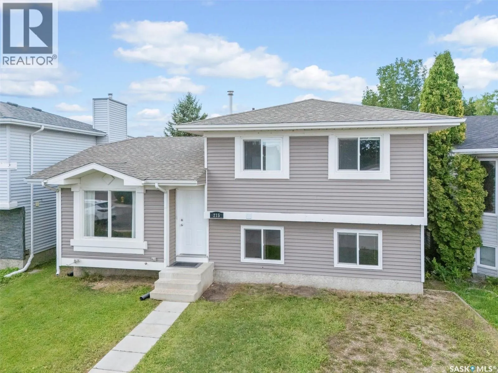 215 Carter CRESCENT