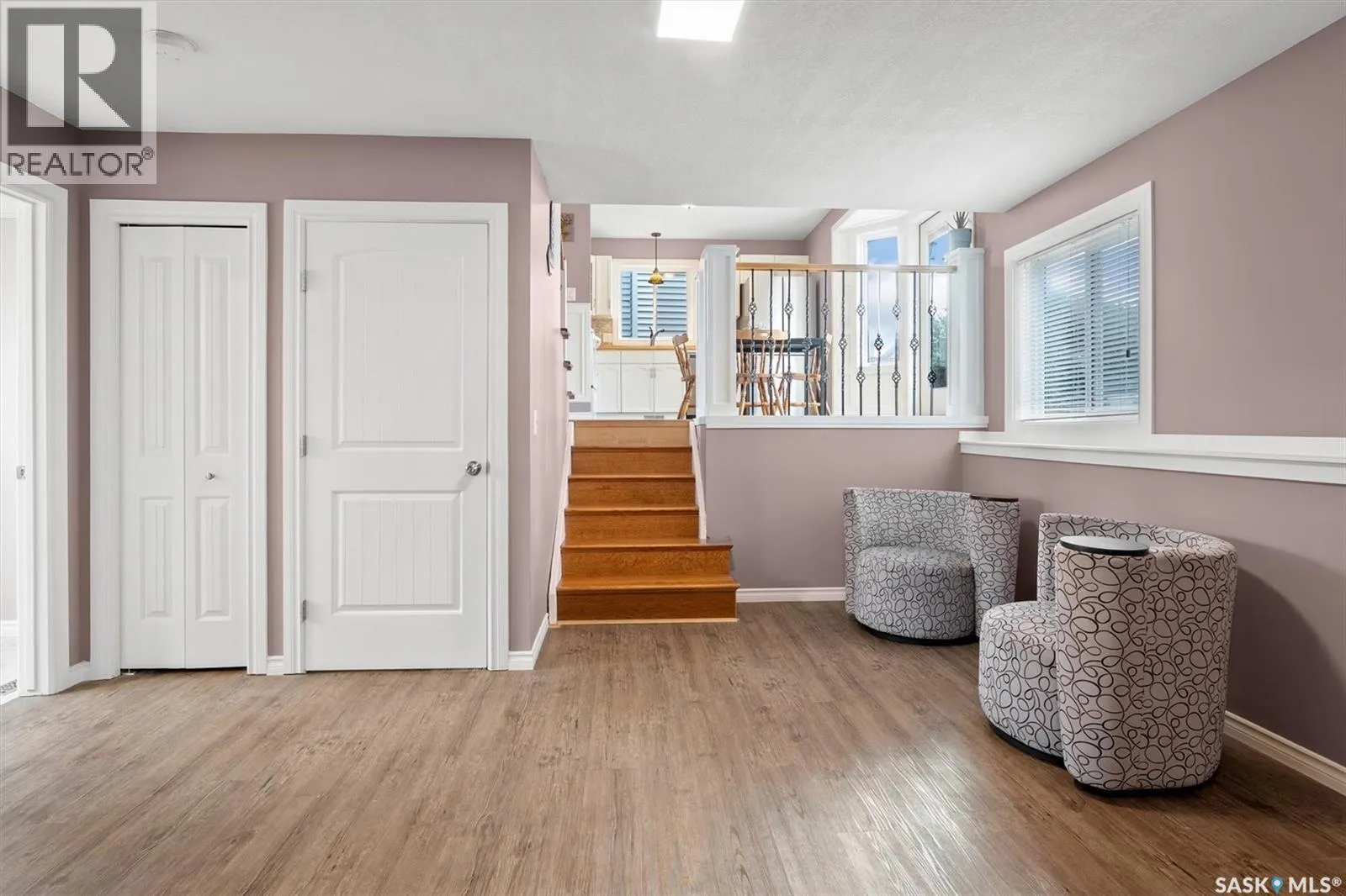 215 Carter CRESCENT