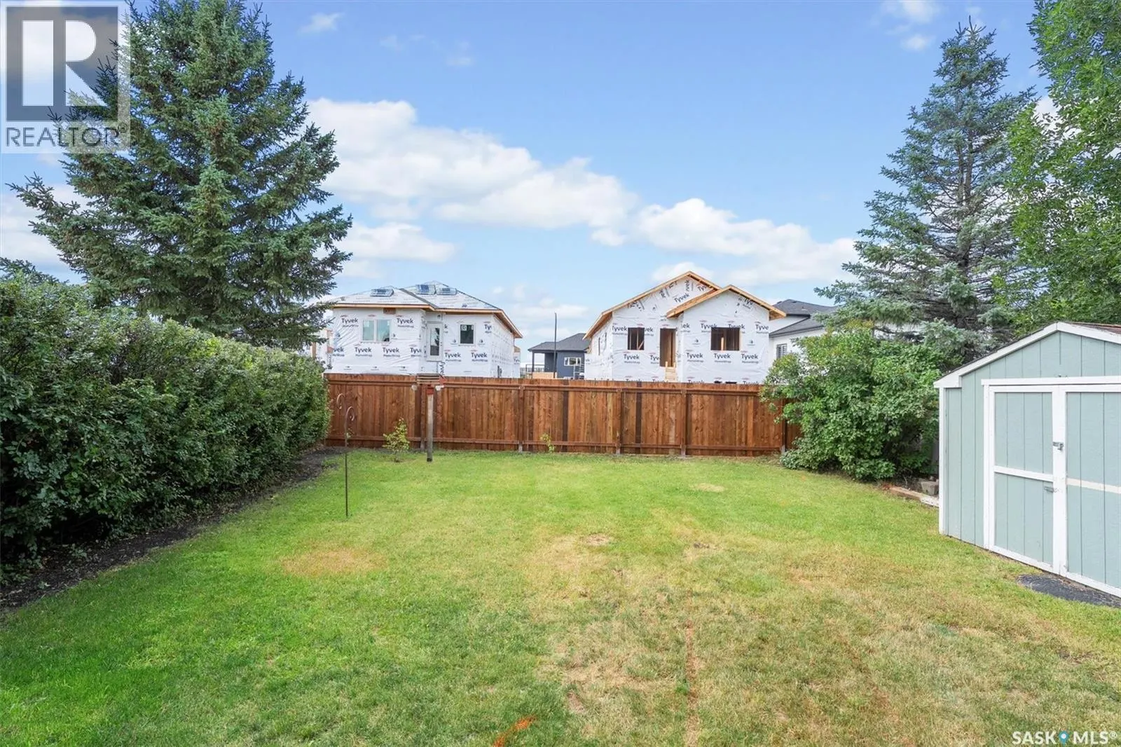 215 Carter CRESCENT