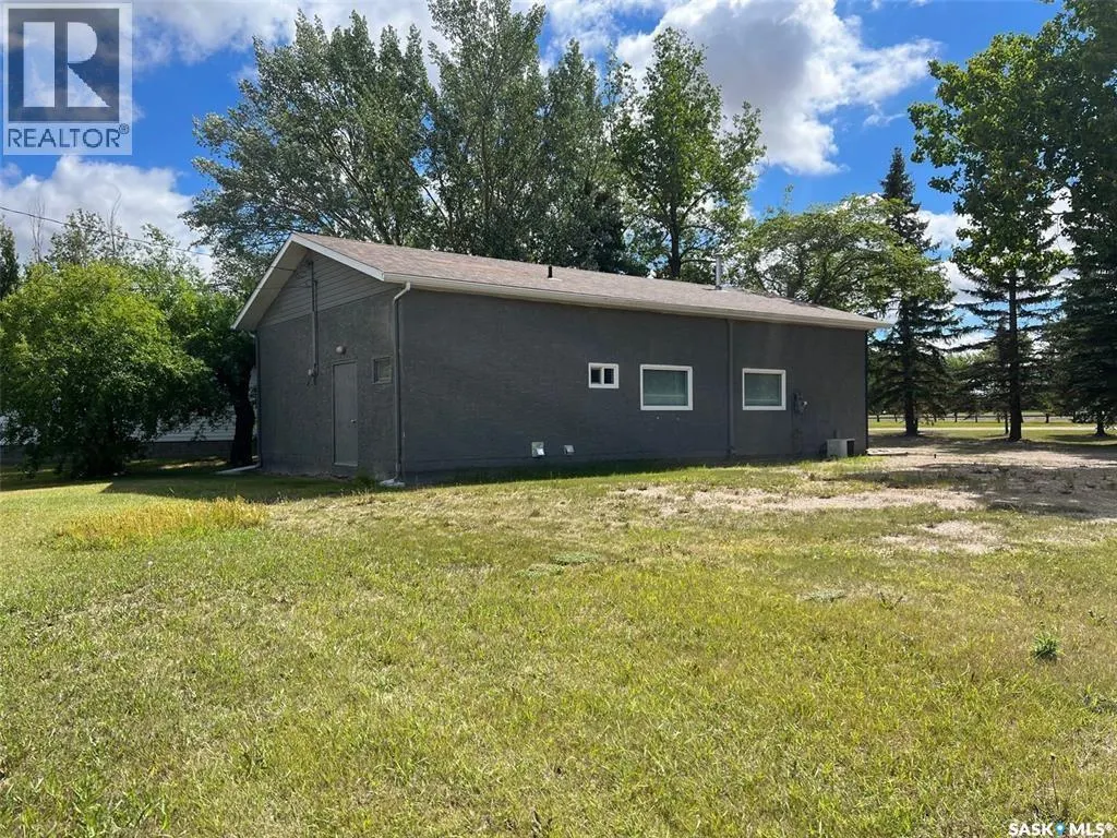 203 Railway AVENUE