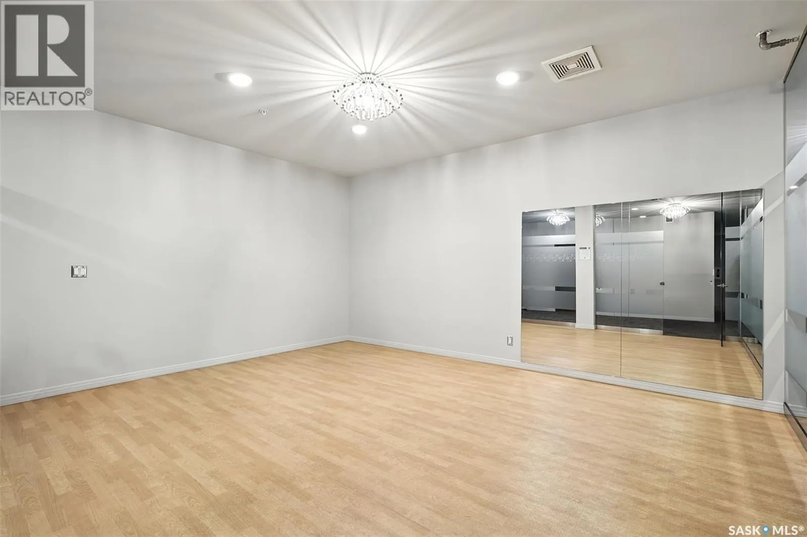 113 235 Evergreen SQUARE